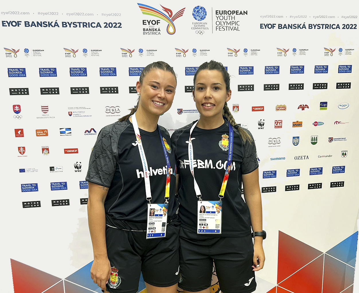 En la imagen las dos arbitras 