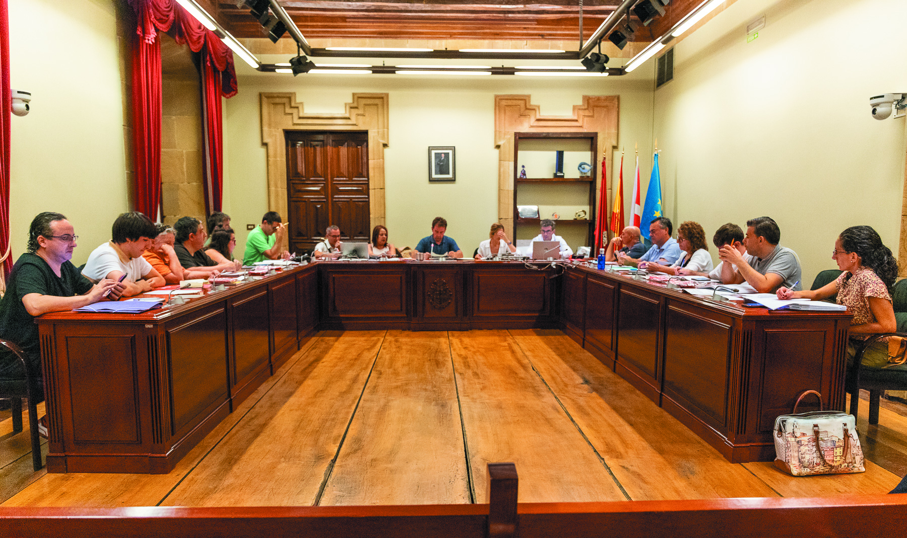 Los/as concejales/as reunidos/as el 18 de julio