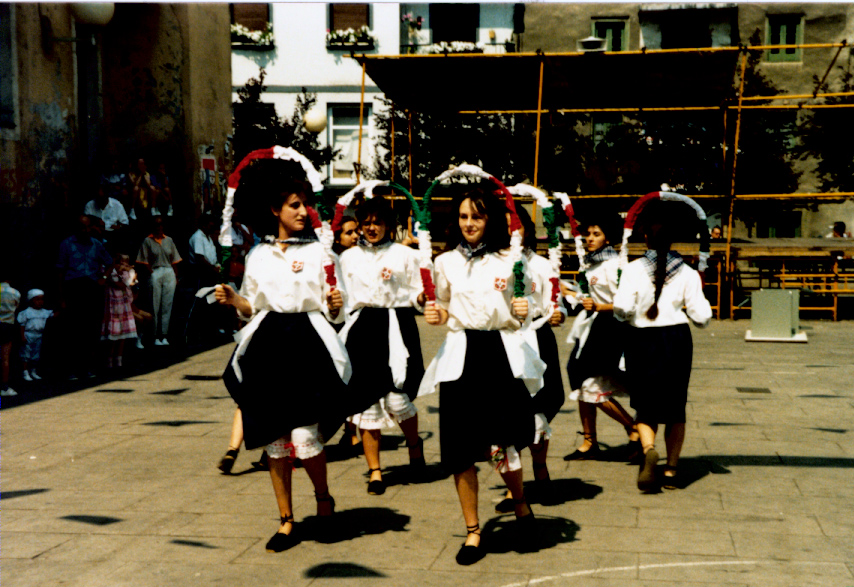Actuación de Grupo Gure Ametza en la plaza Actuación de Grupo Gure Ametza en la plaza