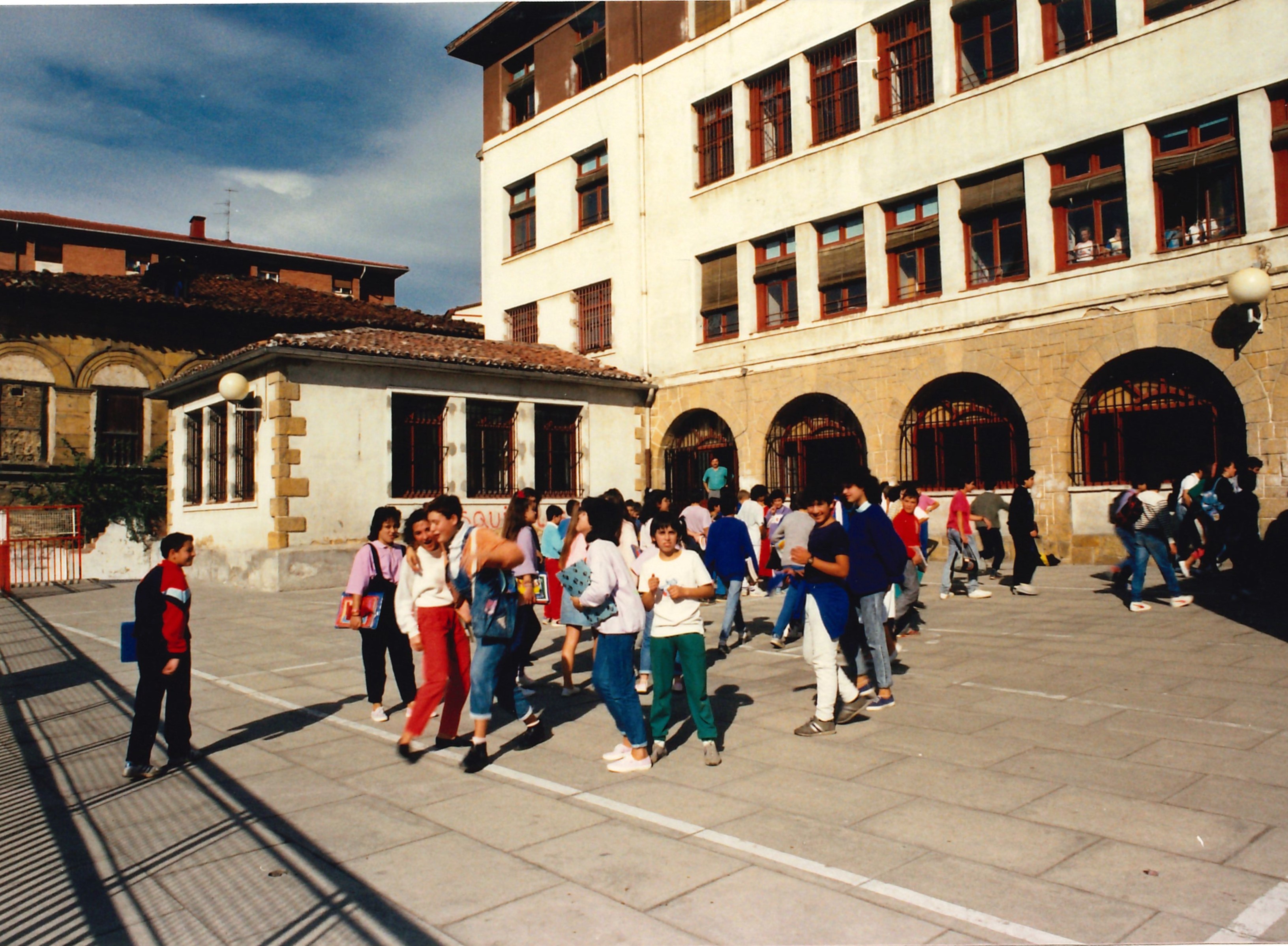 Actual biblioteca, antiguo Colegio Teresa Murga. Oraingo liburutegia, lehen Teresa Murga ikastexea