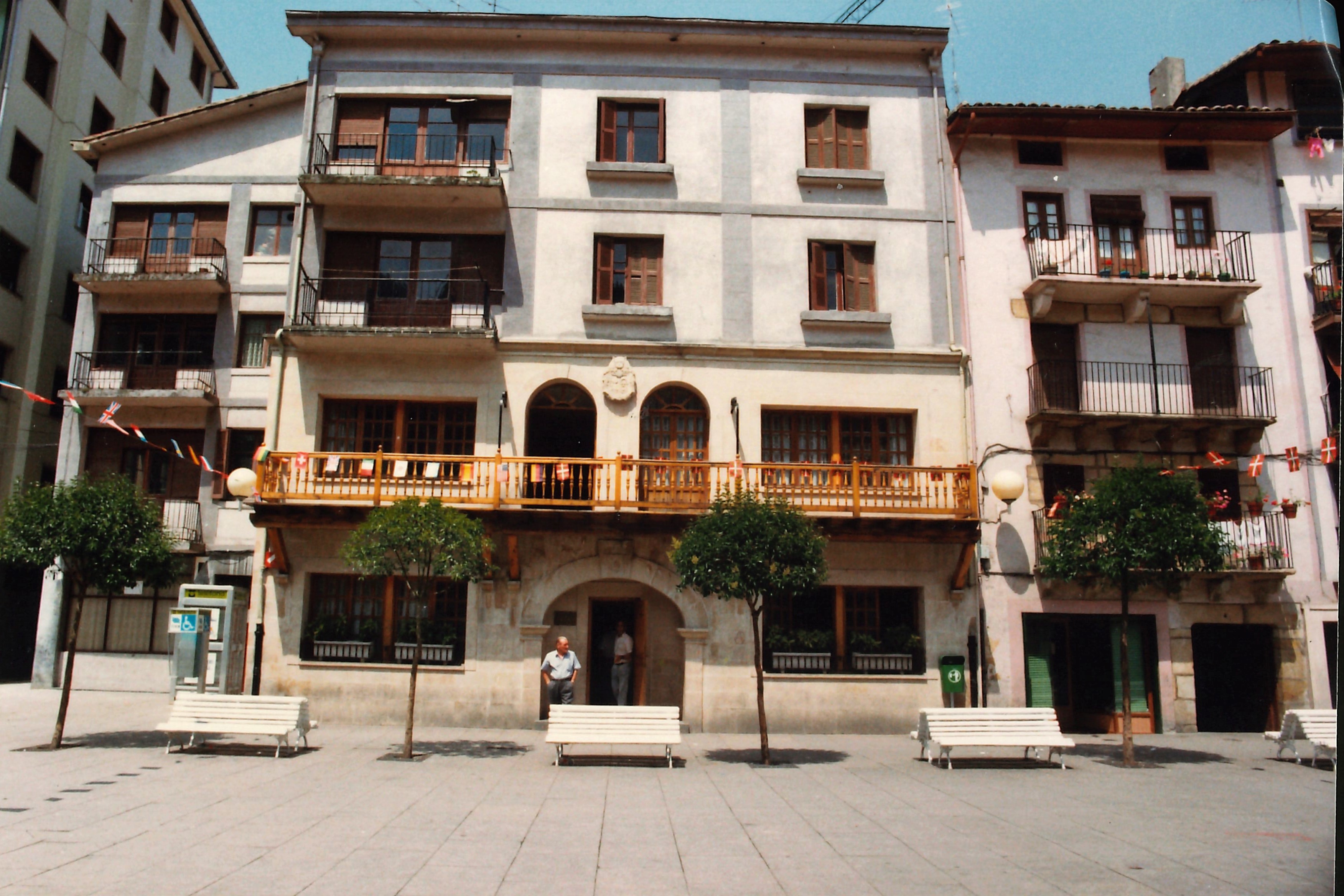 Antiguo hogar el jubilado/a. Lehengo jubilatuen etxea.