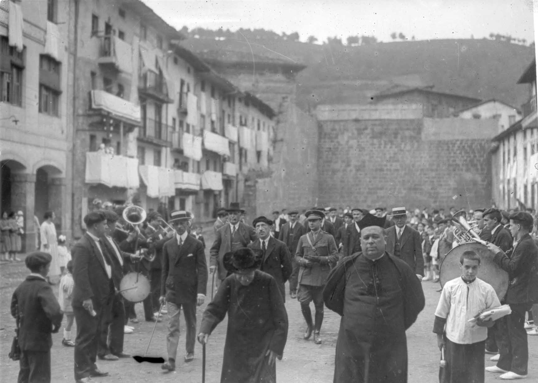 Autoridades en las Fiestas de Ermua, en el Fronton