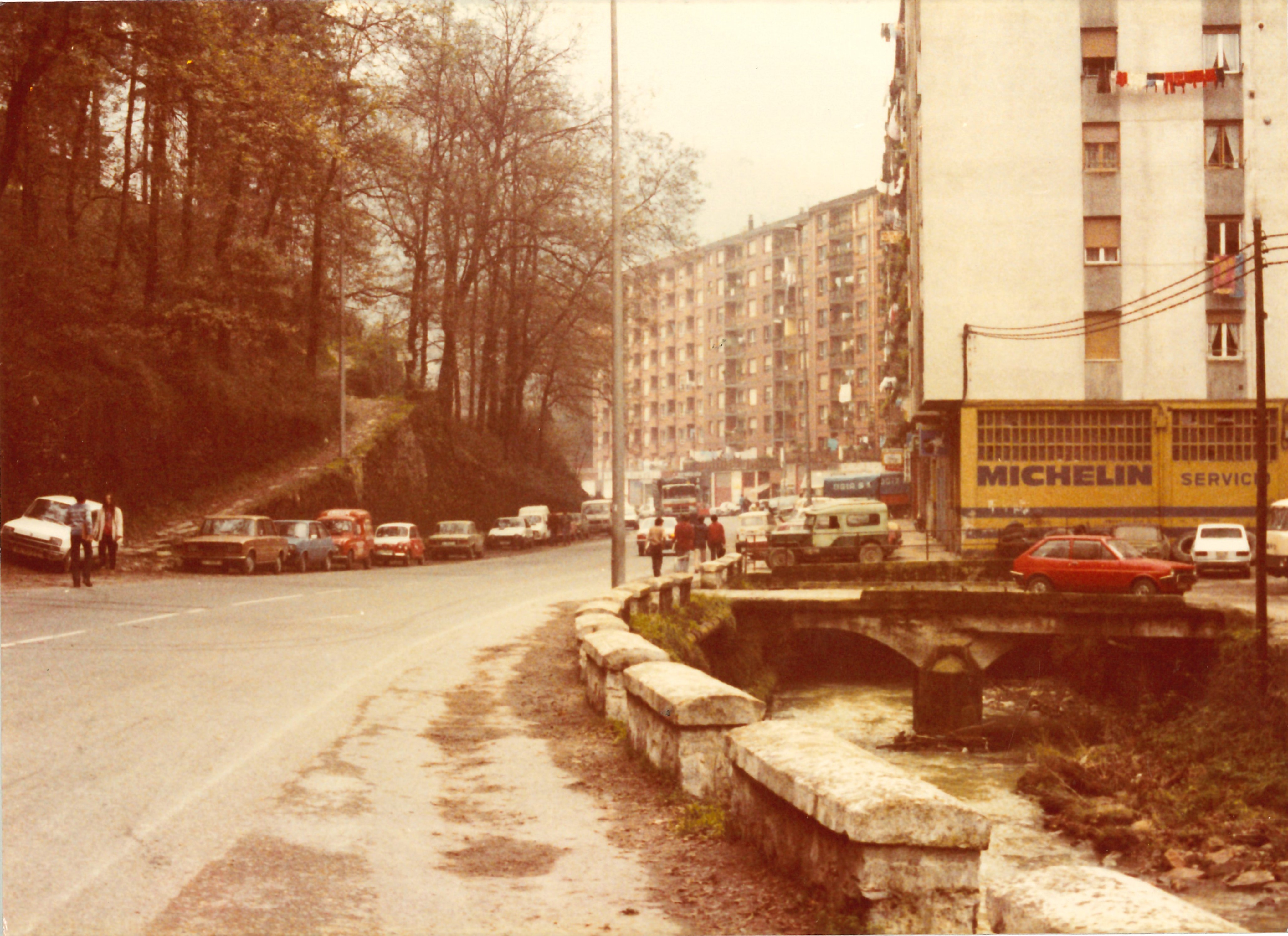 Avenida Gipuzkoa y río. Gipuzkoa Etorbidea eta erreka