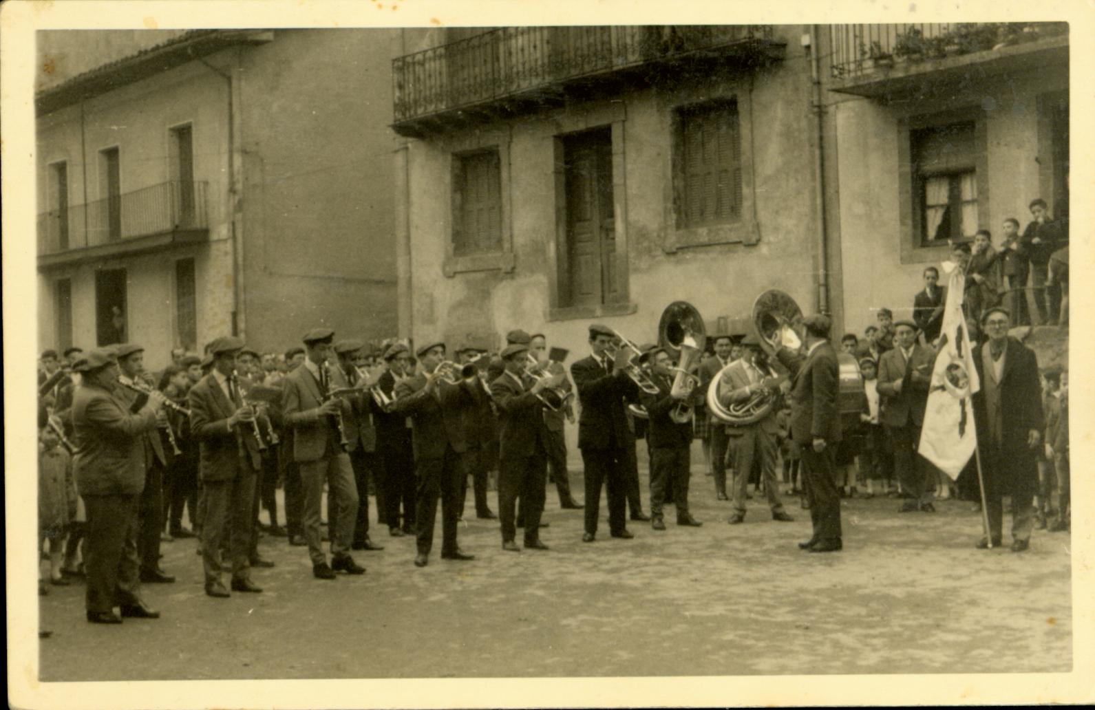 Banda de música en la plaza Cardenal Orbe