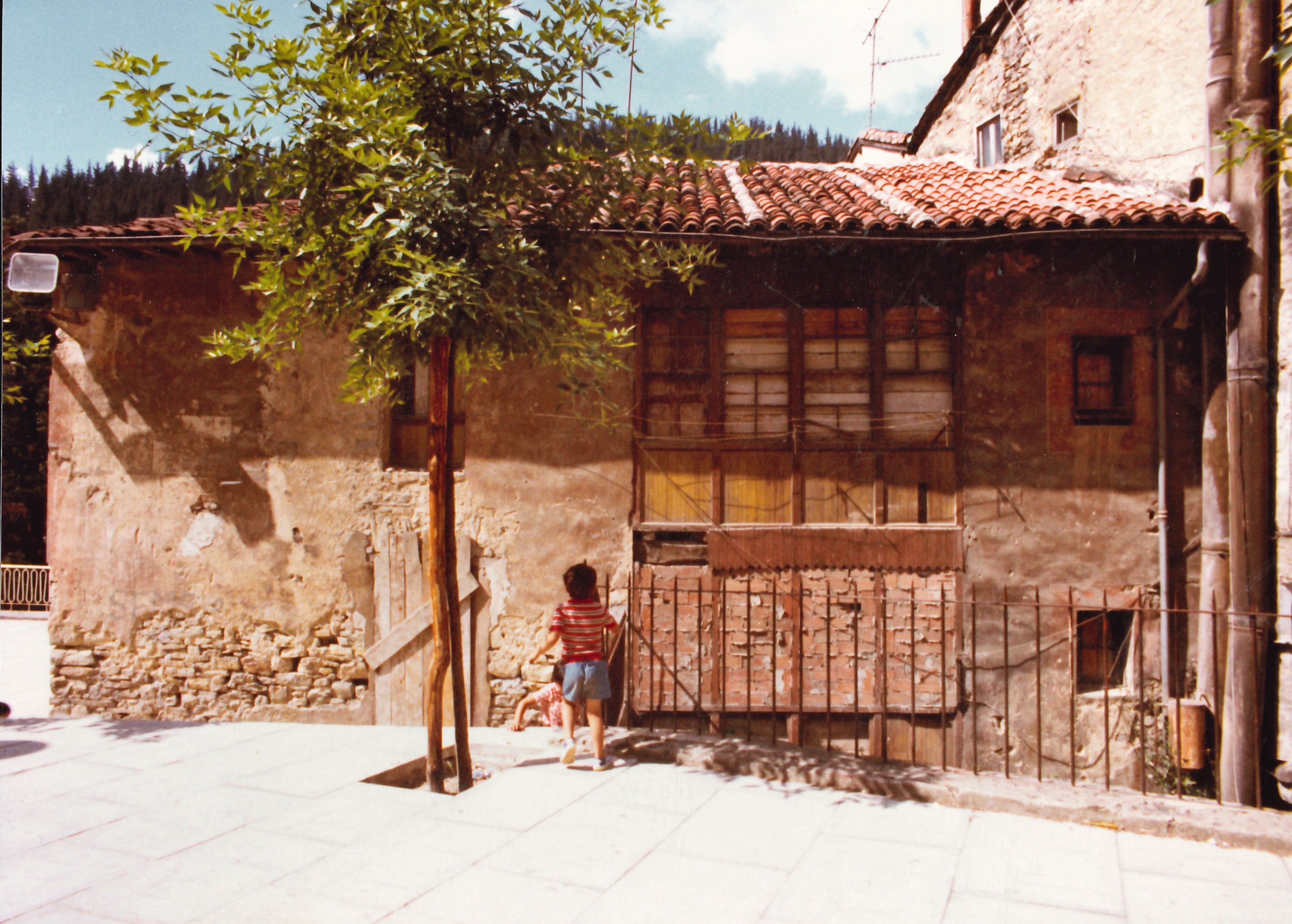 Calle Goienkale (antigua Santa Cecilia). Goienkale kalea (antzinako Santa Cecilia kalea).