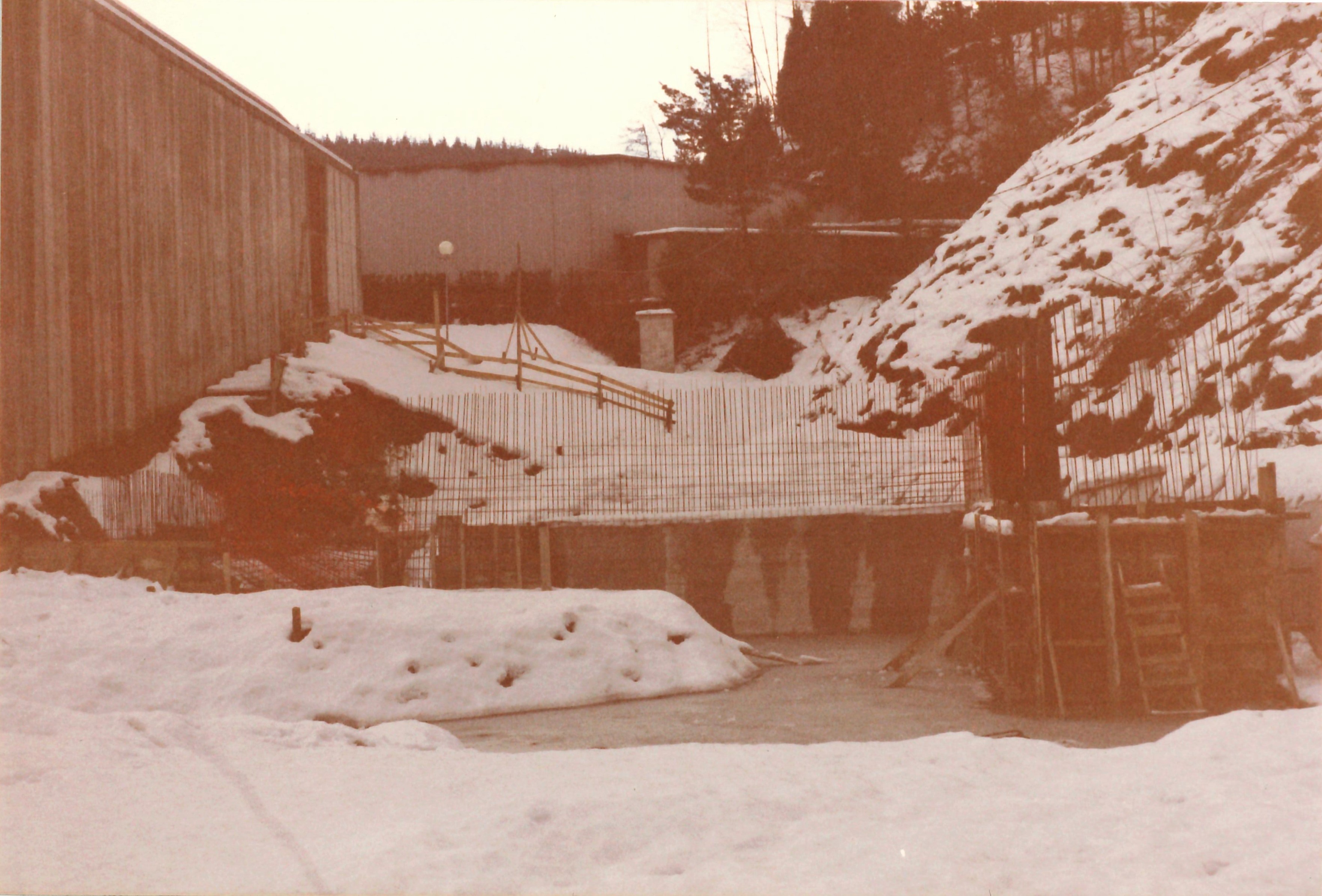 Campo de fútbol obra nieve. Futbol-zelaiko obrak elurrarekin Campo de fútbol obra nieve. Futbol-zelaiko obrak elurrarekin
