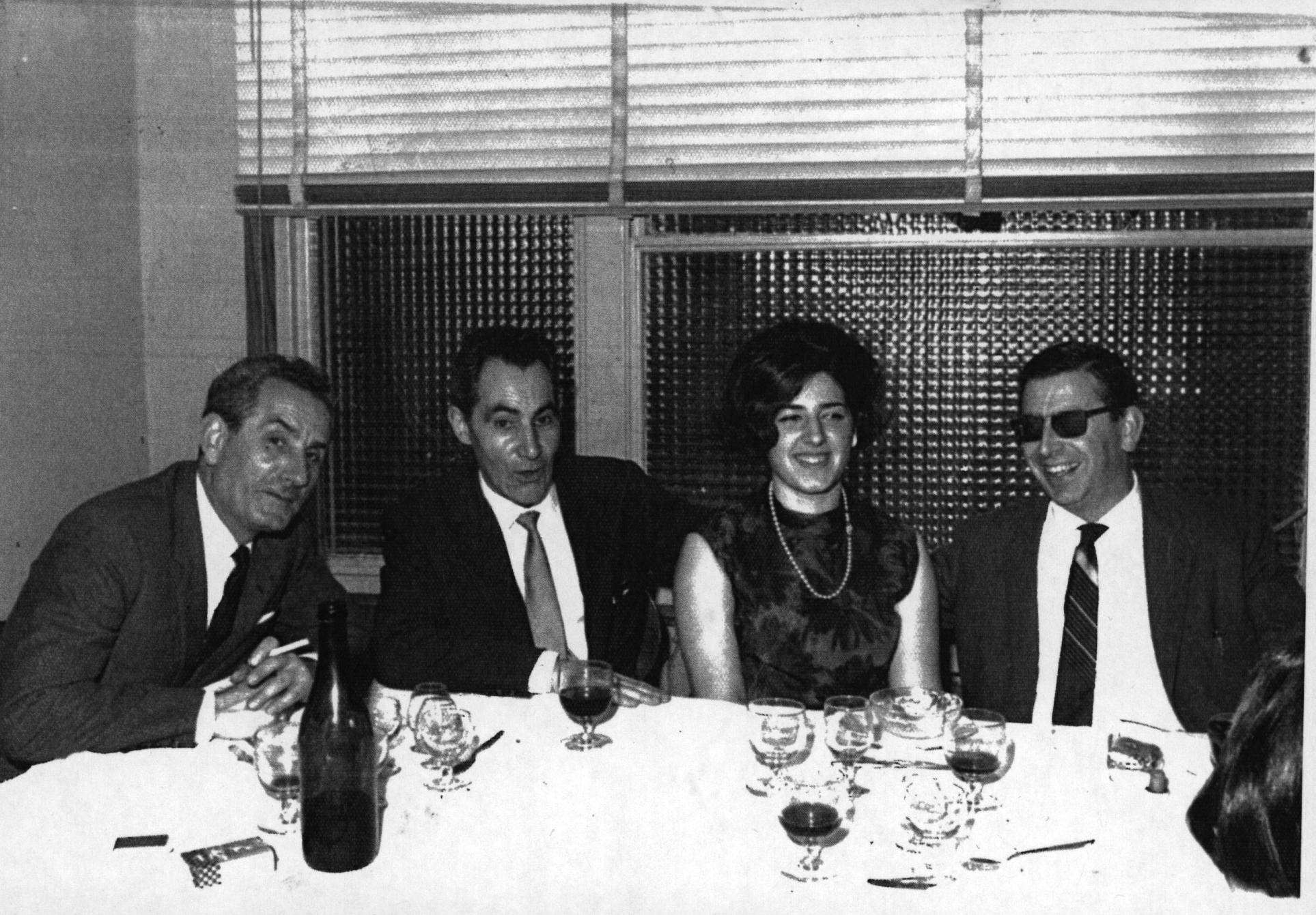 Cenando la zarzuela "El Caserío" Cenando la zarzuela "El Caserío"