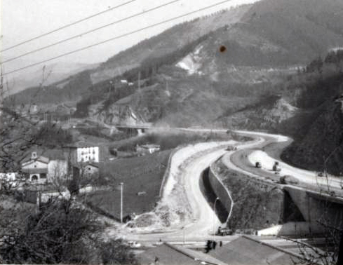 Construcción de la autopista en San Lorenzo Construcción de la autopista en San Lorenzo