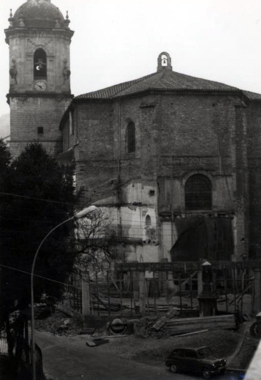 Construcción del edificio adosado a la Iglesia