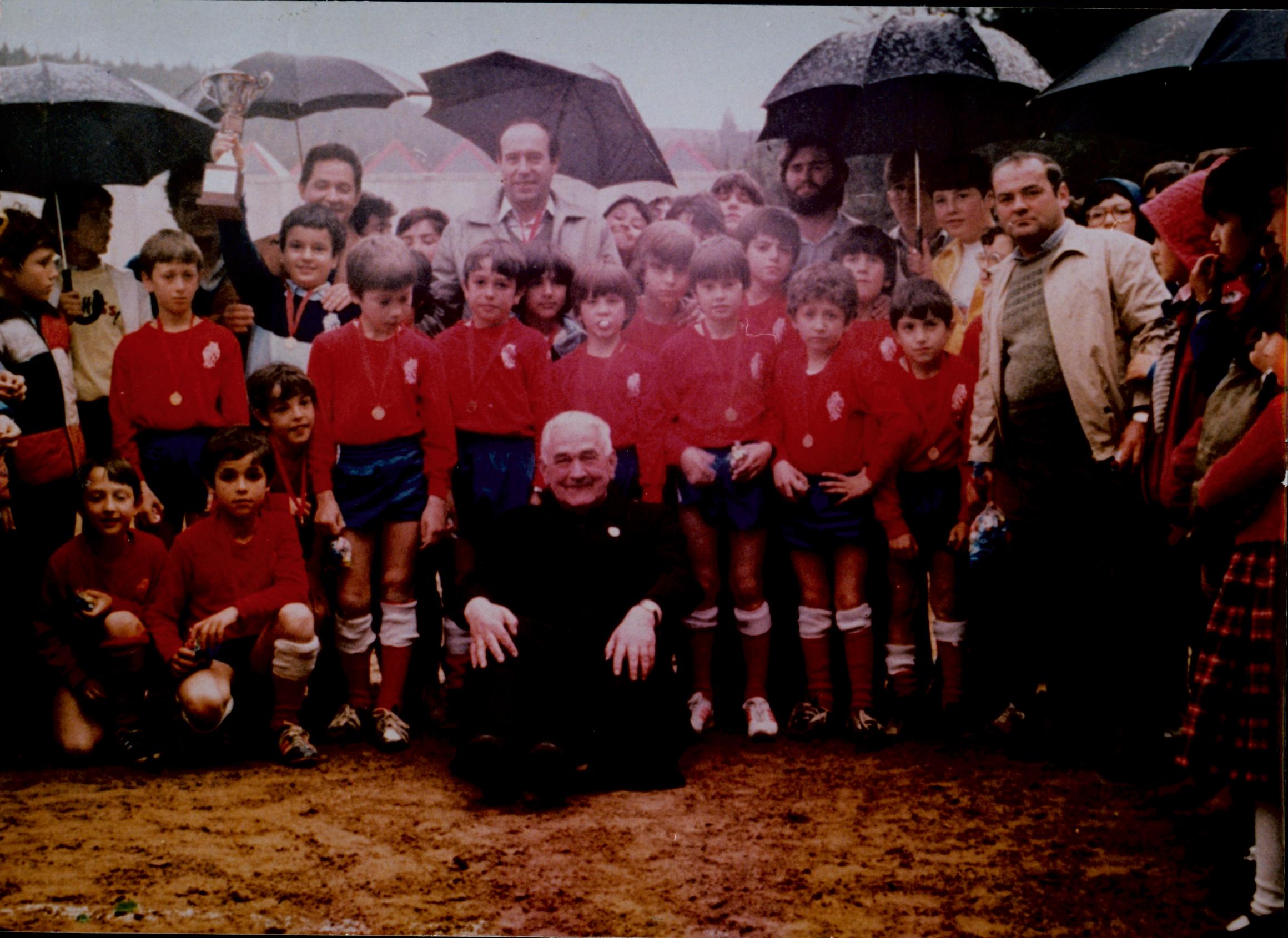 Don Teodoro con los niños