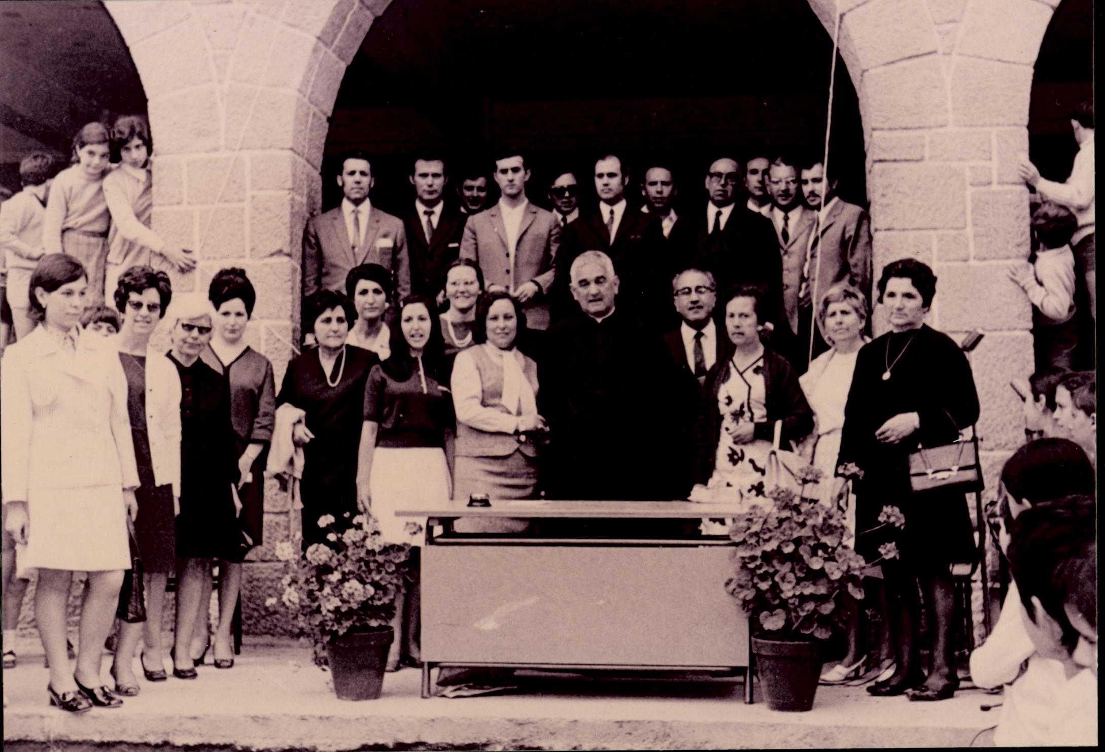 Don Teodoro en la iglesia