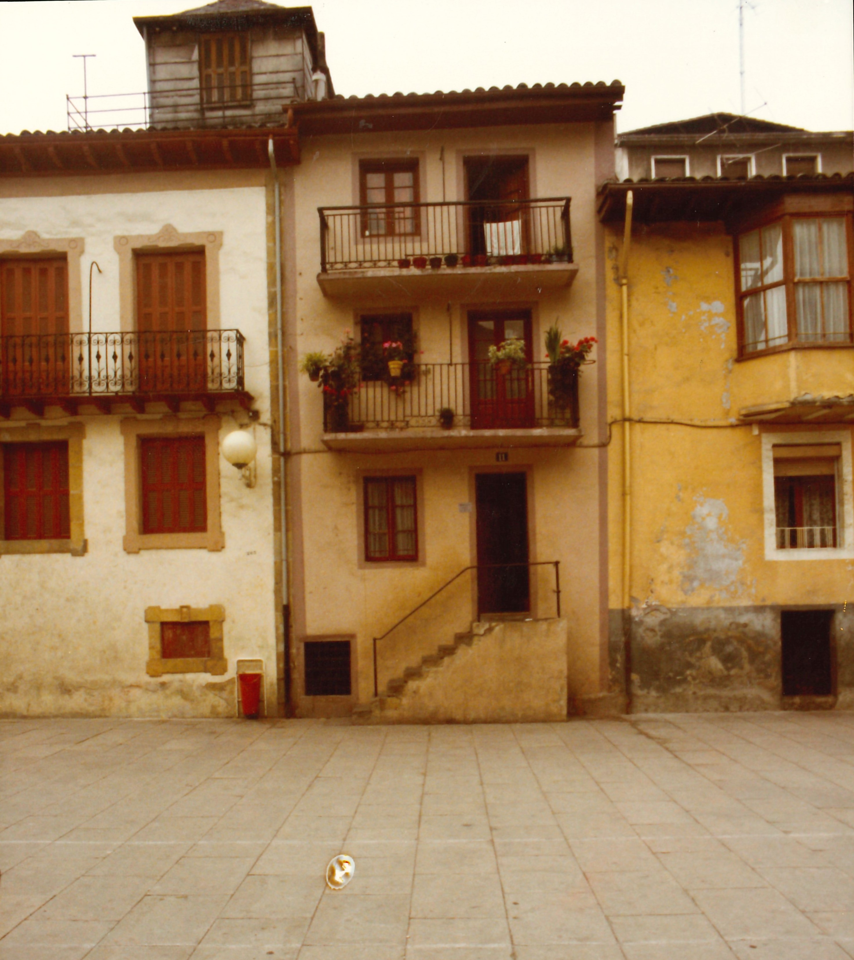 Edificios en Plaza Cardenal Orbe. Eraikinak Orbe Kardinal Plazan.