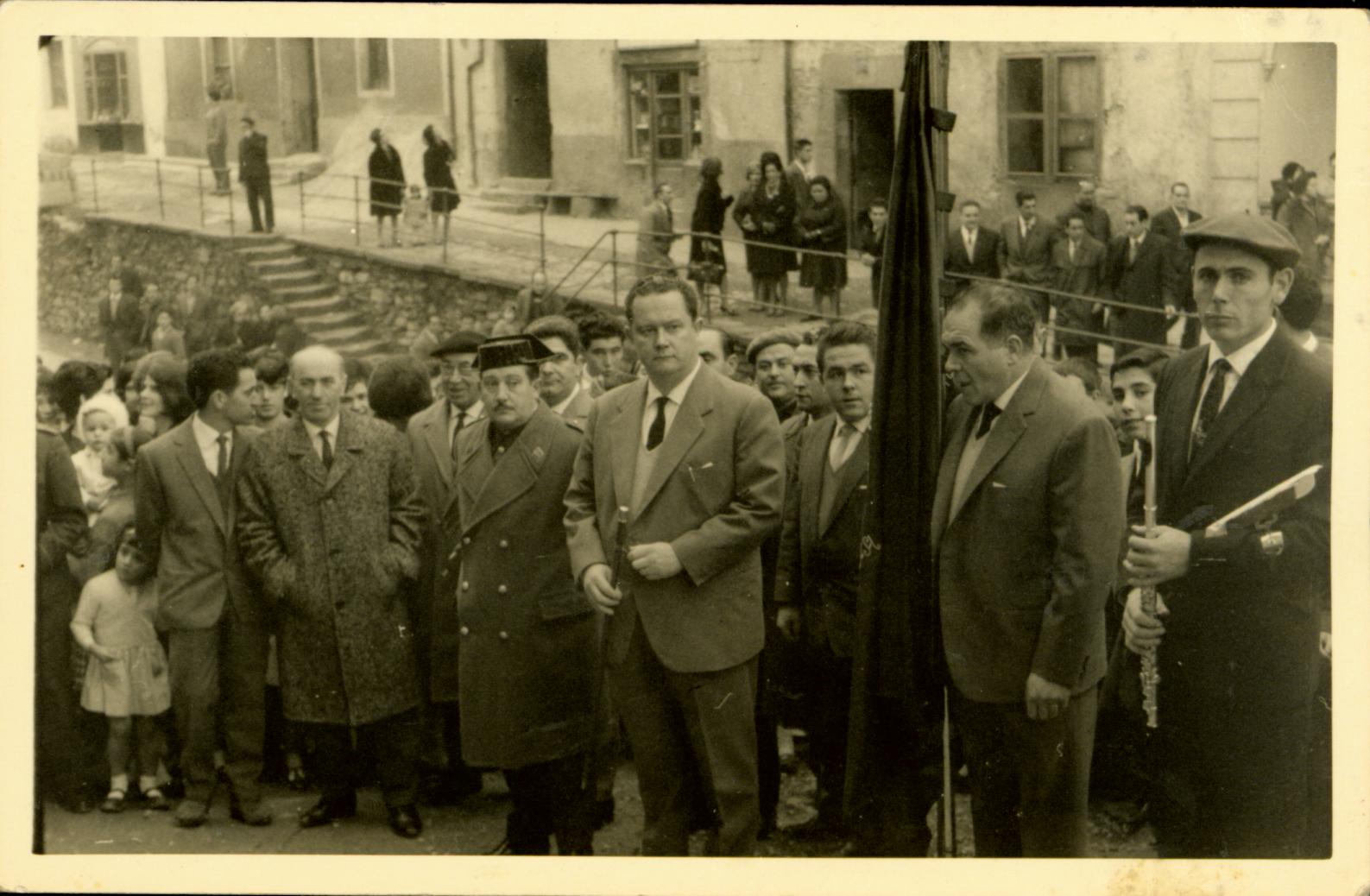 El alcalde, sargento en la calle Izelaieta