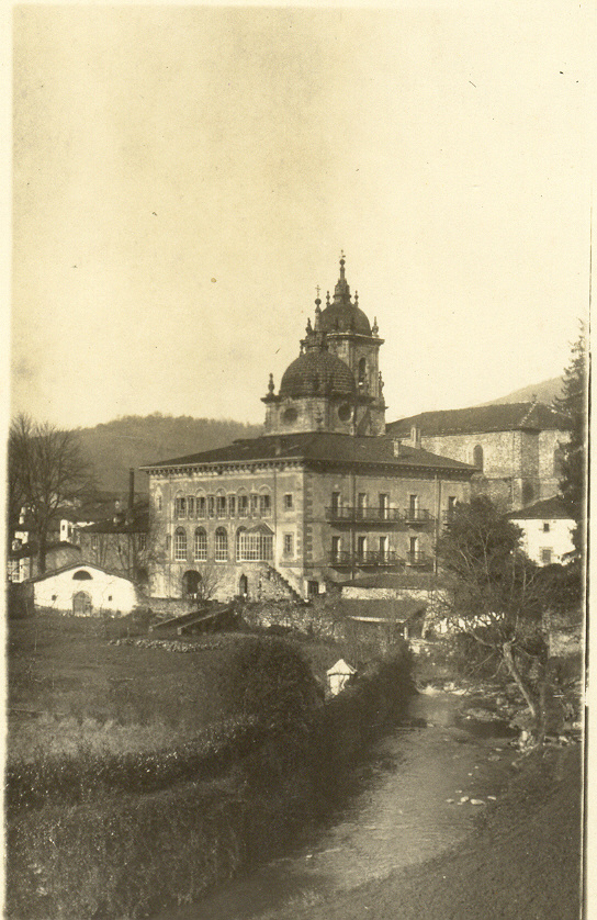 El Ego pasando por el Palacio de Valdespina El Ego pasando por el Palacio de Valdespina