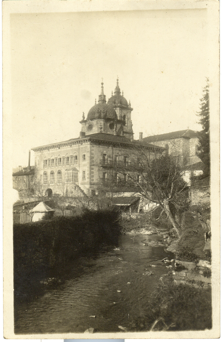 El río Ego pasando por el Palacio de Valdespina