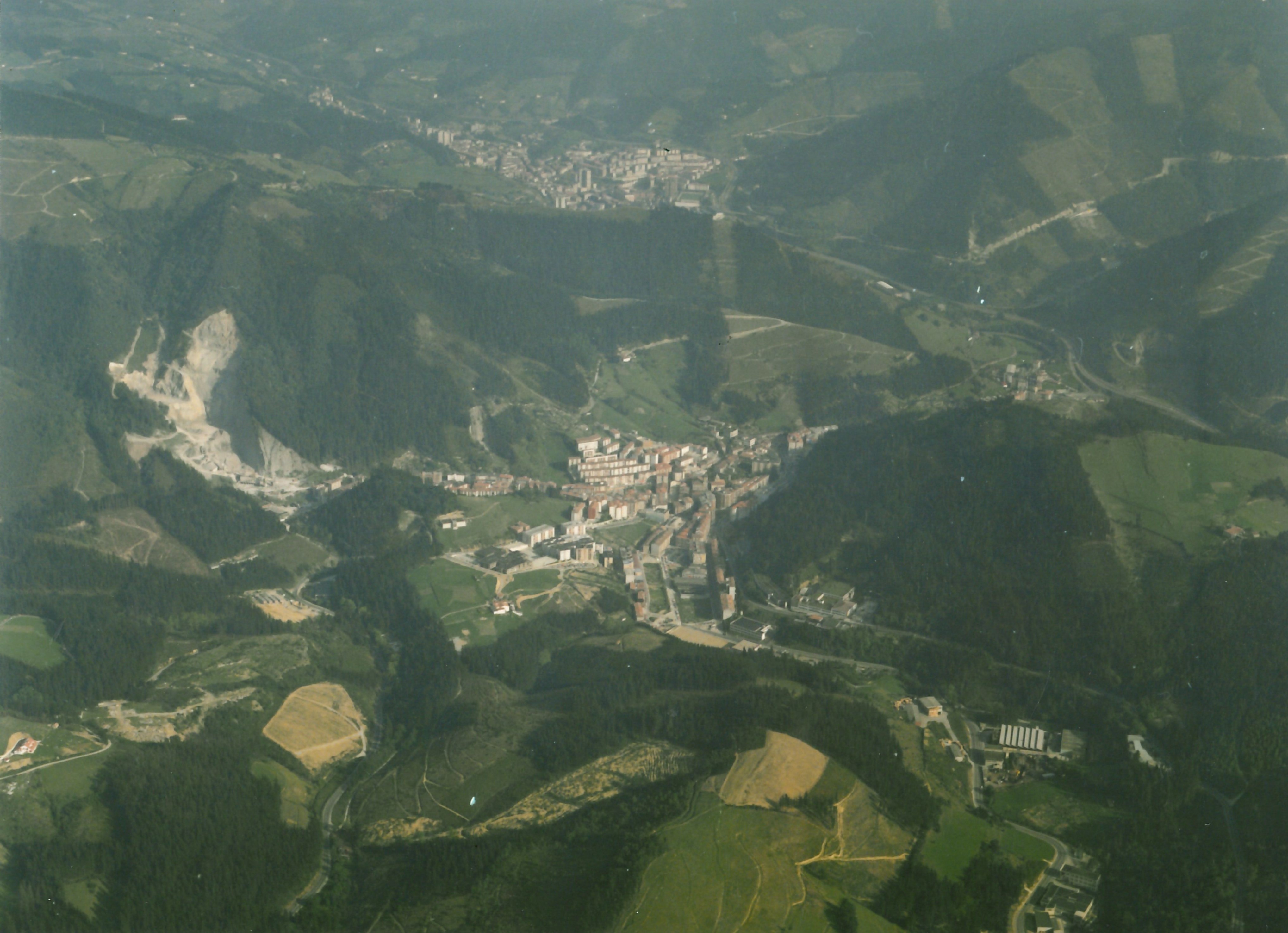 Ermua airetik, Ermua desde el aire