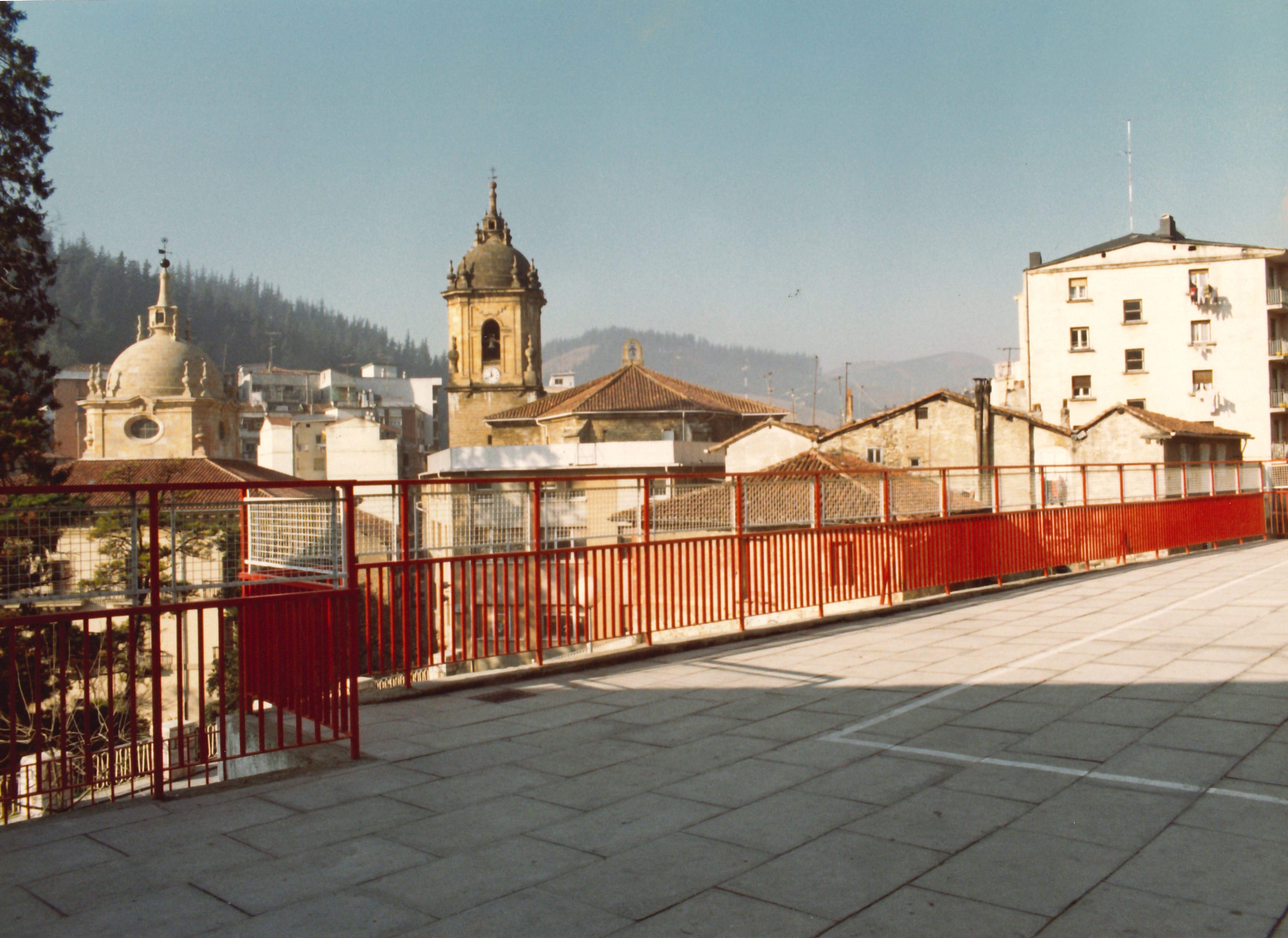 Fotografía tomada desde donde se ubicaba el colegio Teresa Murga. Teresa Murga ikastetxea zegoen lekutik hartutako argazkia Fotografía tomada desde donde se ubicaba el colegio Teresa Murga. Teresa Murga ikastetxea zegoen lekutik hartutako argazkia