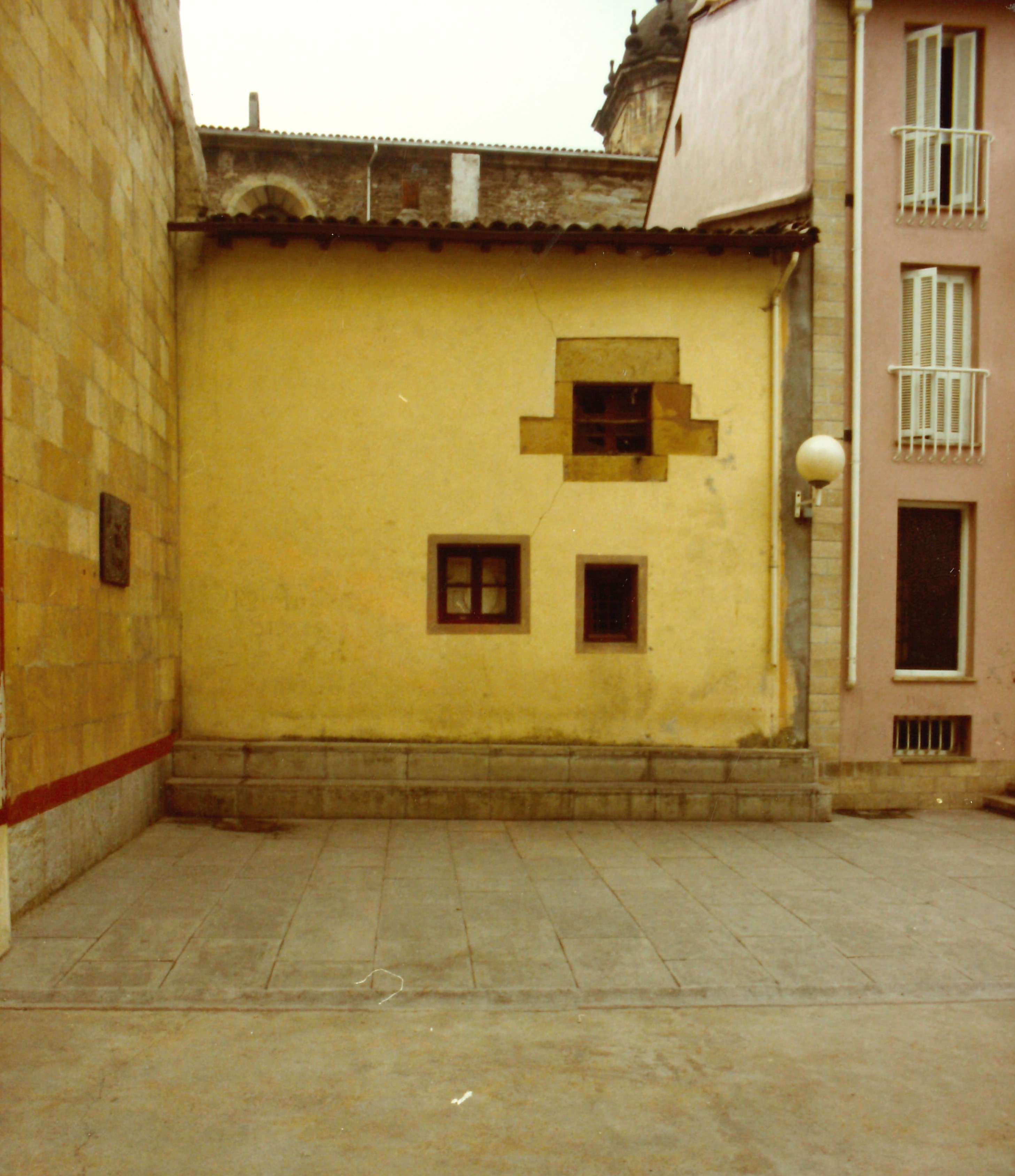 Frontón en la Plaza Cardenal Orbe. Frontoia Orbe Kardinal Plazan.