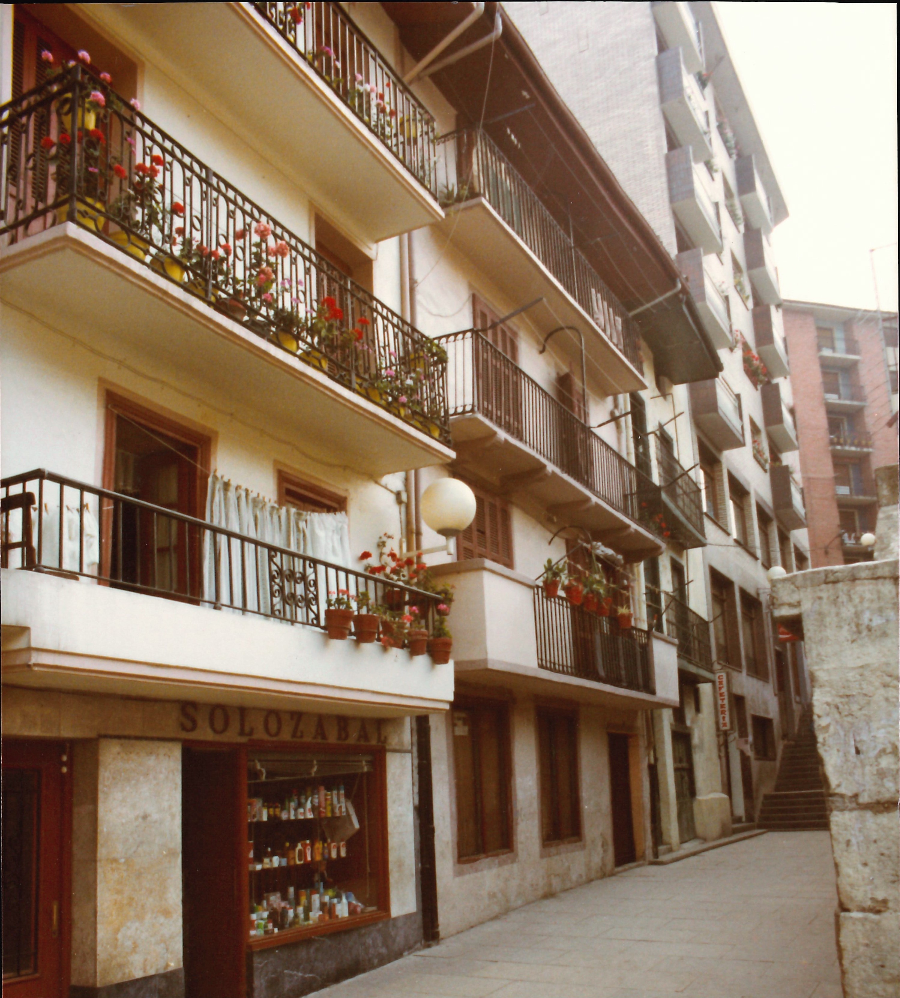 Goienkale kalea (gaur egungo Orbe Kardinal Plaza). Calle Goienakale (actualmente Plaza Cardenal Orbe).