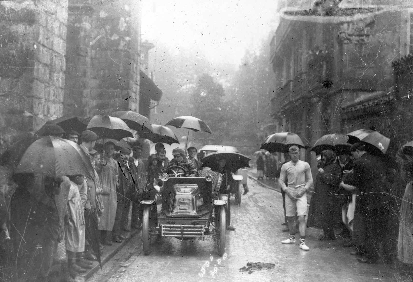 Gorriaga (corredor) contra Gomez (coche), carrera entre Ermua y Areitio Ojanguren2