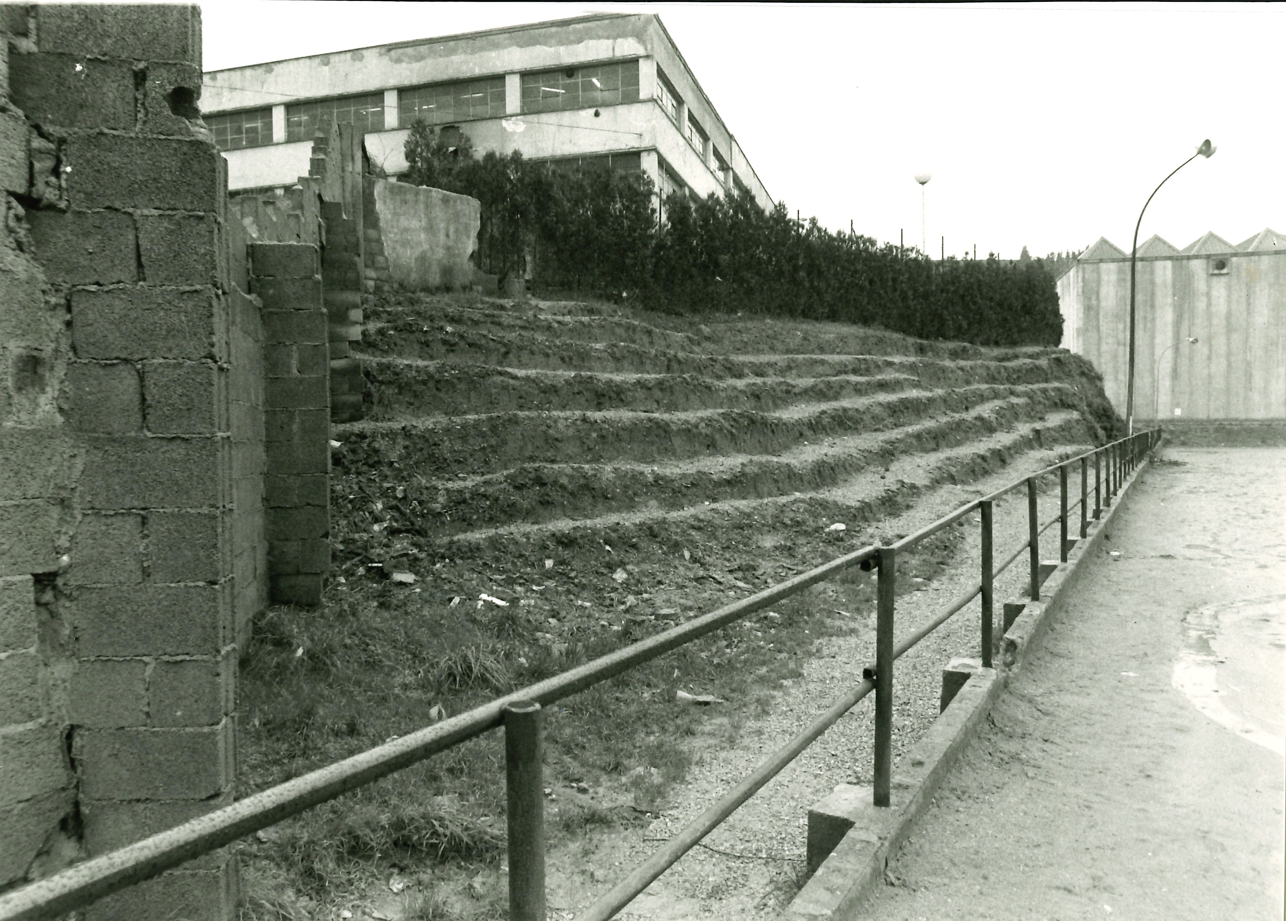 Grada campo de fútbol. Futbol-zelaiko harmaila