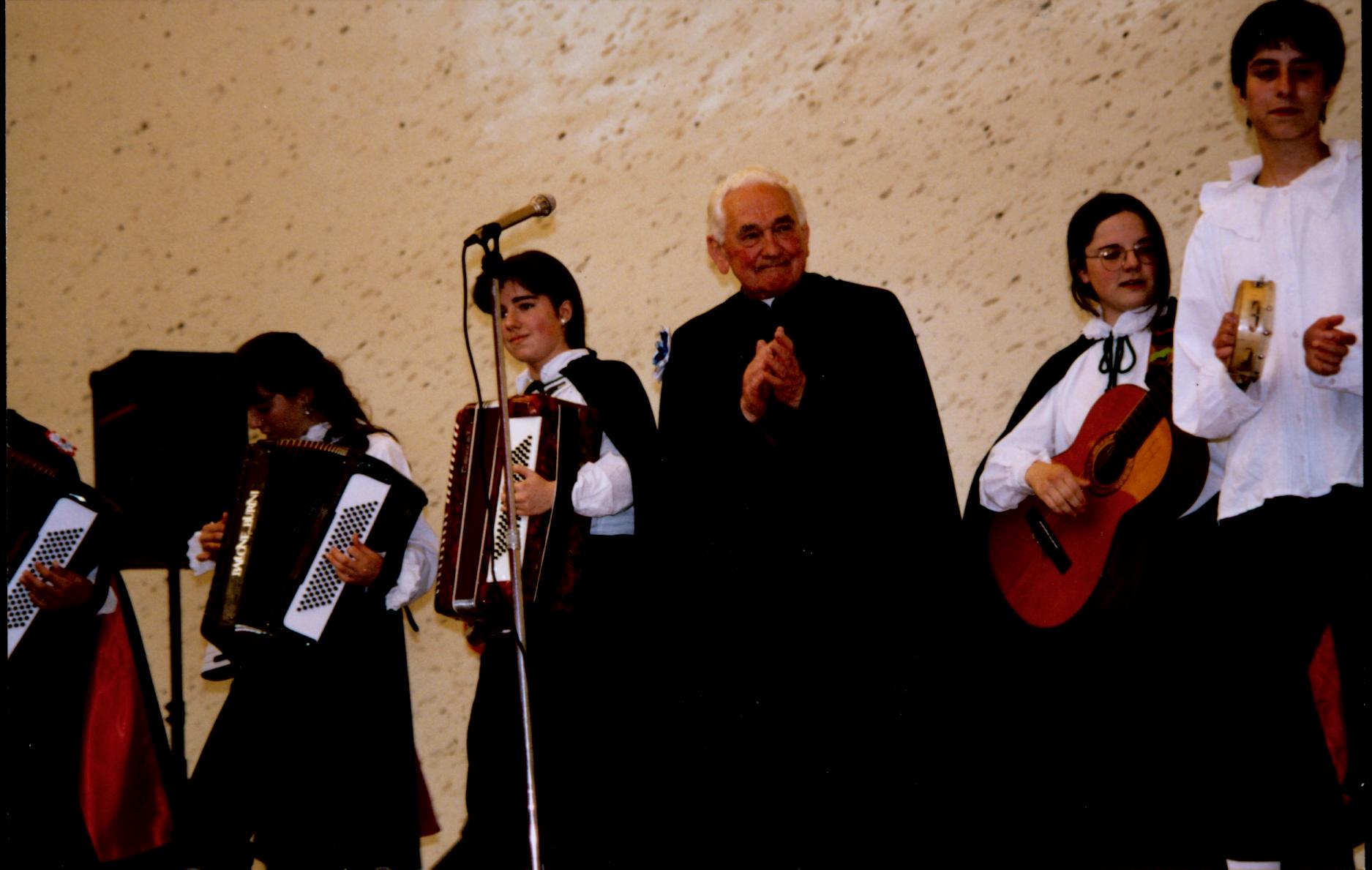 Homenaje a Don Teodoro en el frontón Arizmendi