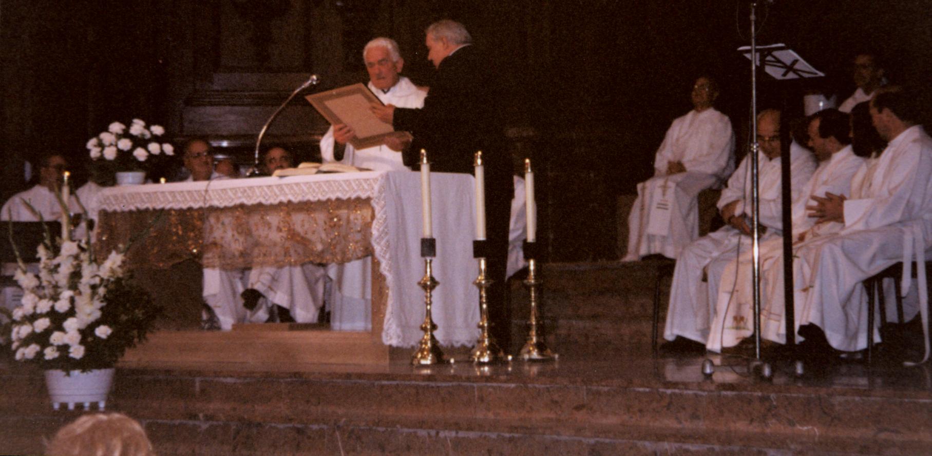 Homenaje a Don Teodoro por 50 años de sacerdocio en Ermua