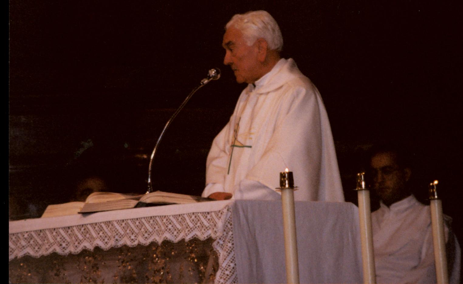 Homenaje a Don Teodoro por 50 años de sacerdocio en Ermua