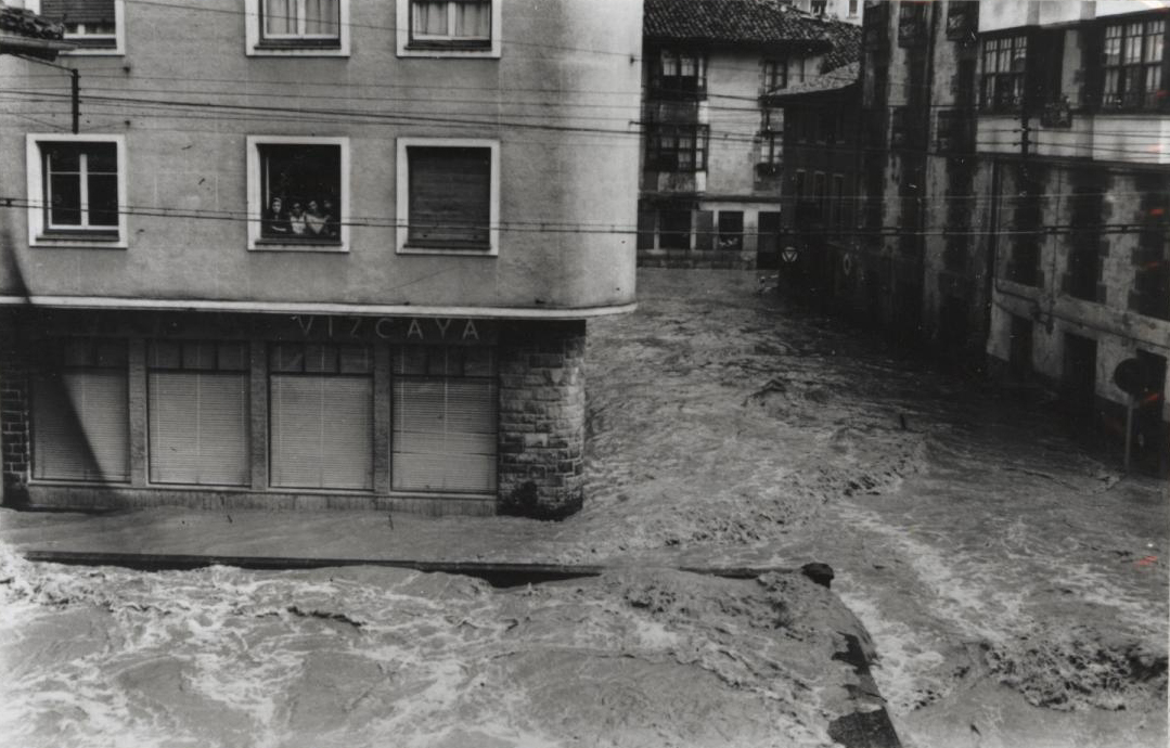Imagen de las inundaciones desde el antiguo ayuntamiento
