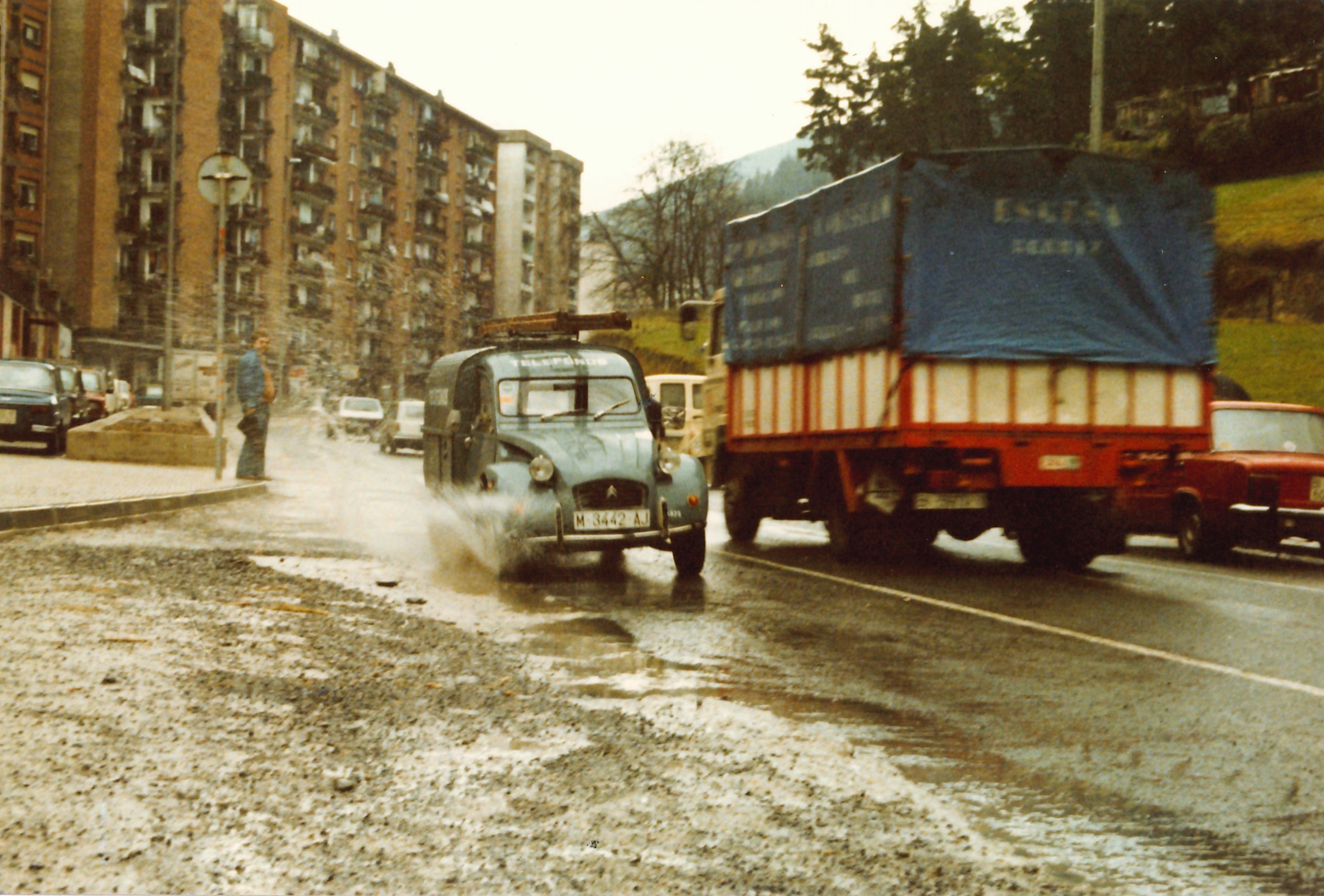 Inundaciones en 1983 Ermua, Avenida Gipuzkoa. Uholdeak Ermuan 1983.urtean, Gipuzkoa Etorbidea.