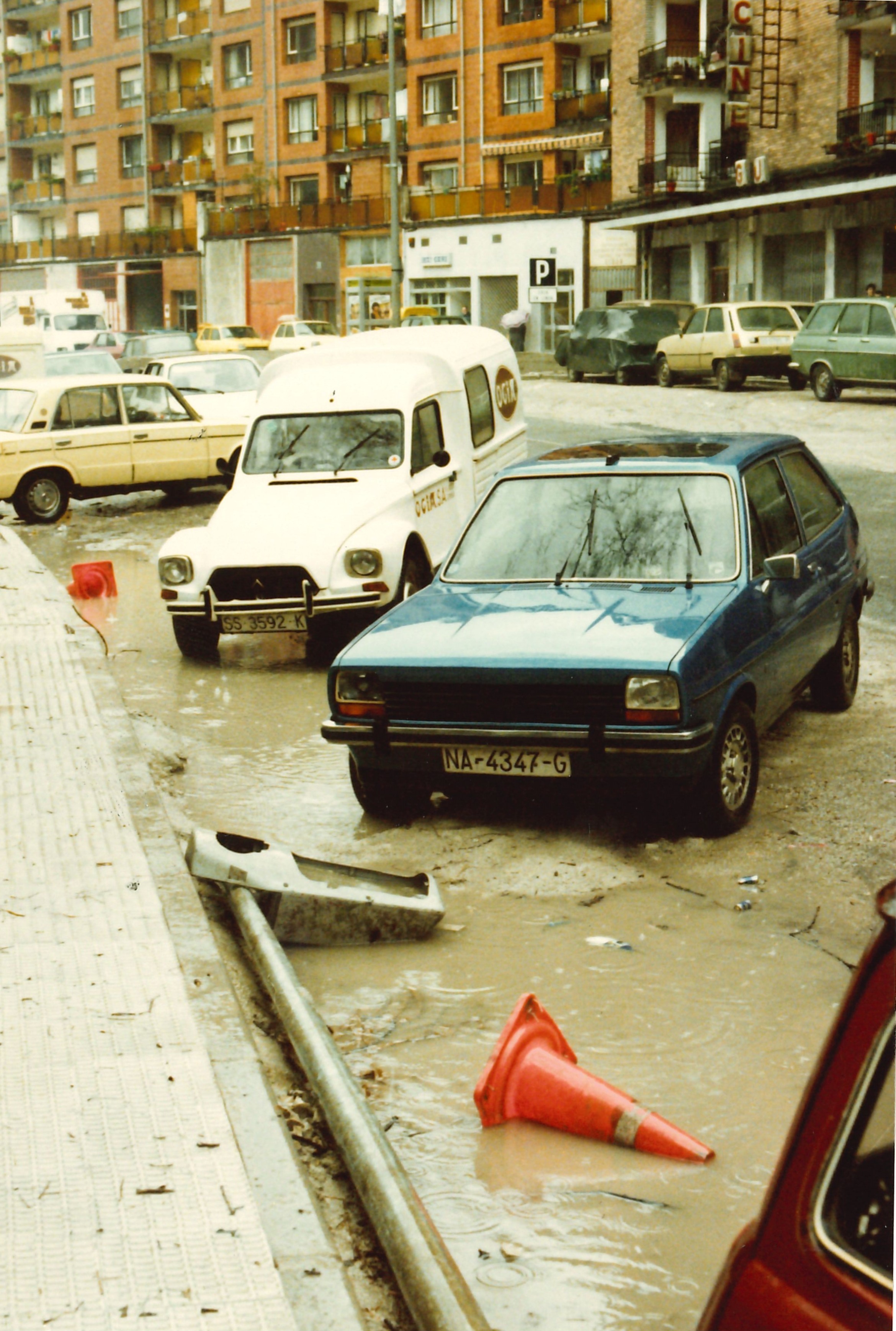 Inundaciones Ermua 1983, Avenida Gipuzkoa. Uholdeak Ermuan 1983.urtean, Gipuzkoa Etorbidean.