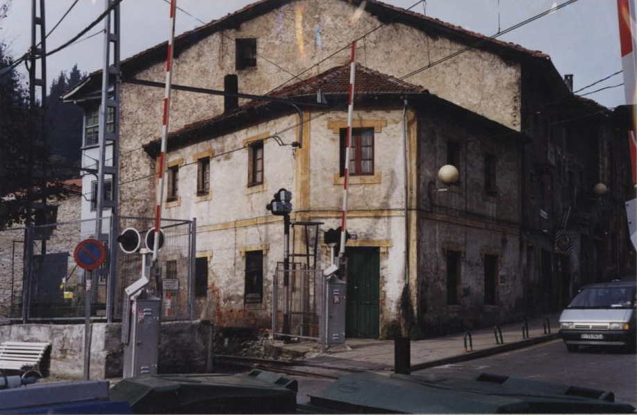 Irulitxa, paso del tren con barreras Irulitxa, paso del tren con barreras