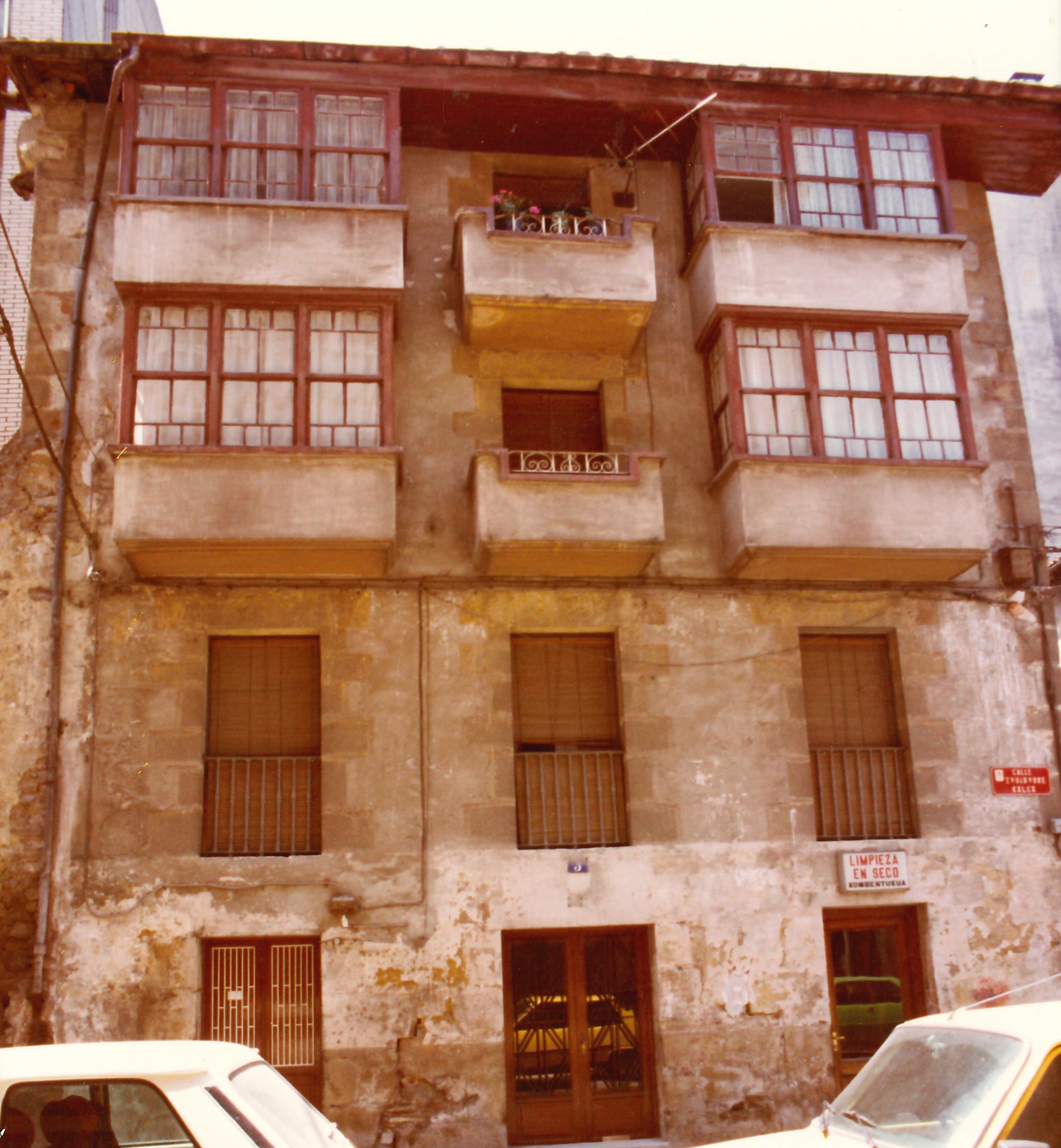 Konbentukoa eraikina, edificio. Zubiaurre kalea, calle Zubiaurre.