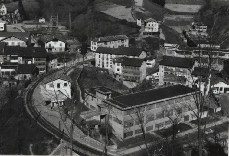 La estación de tren, Domaco y el barrio de la estación La estación de tren, Domaco y el barrio de la estación