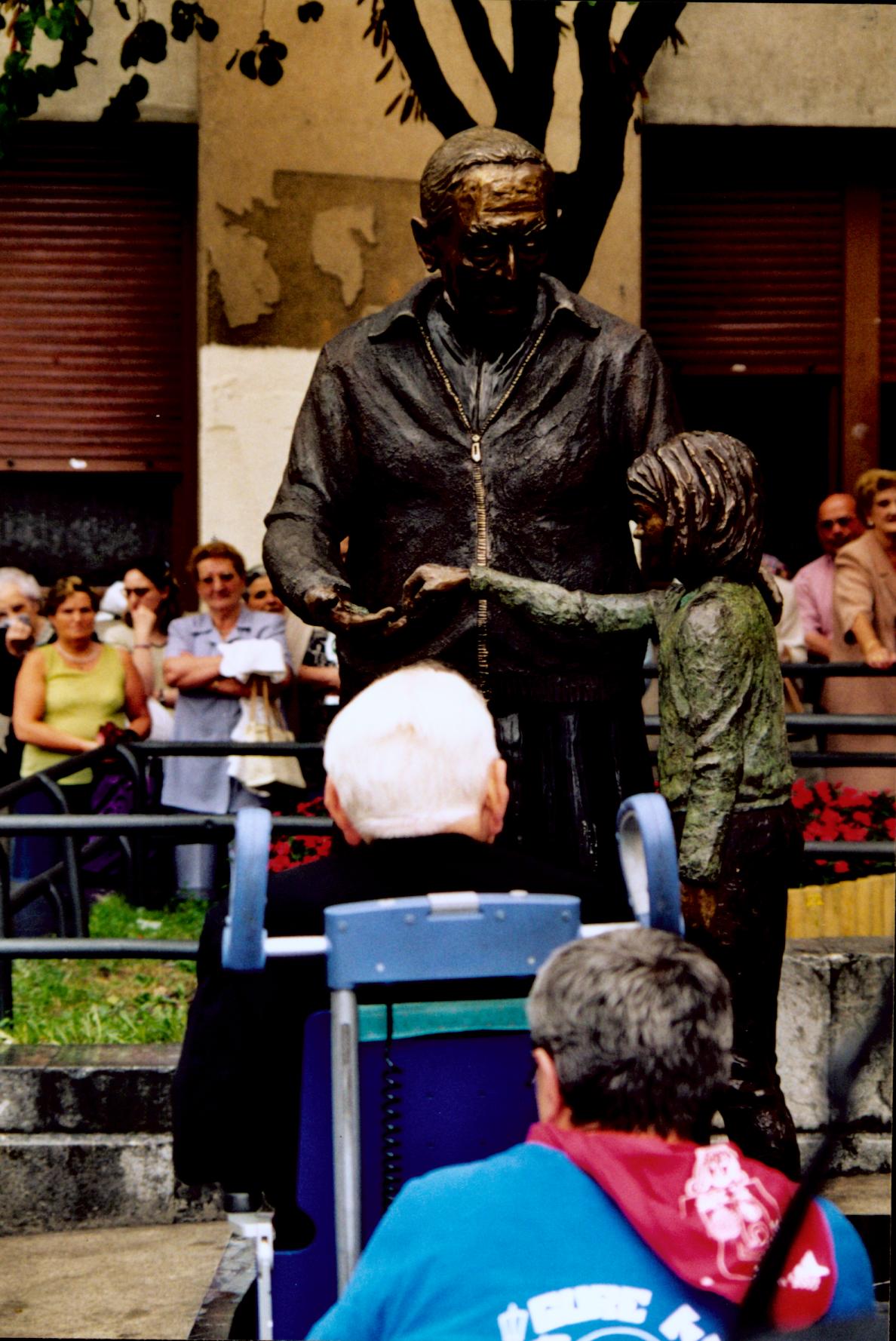 Monumento en recuerdo de Don Teodoro