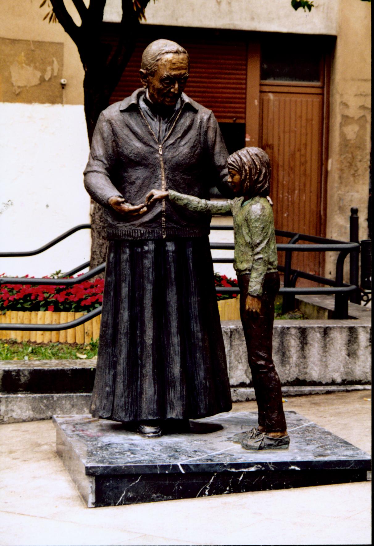 Monumento en recuerdo de Don Teodoro