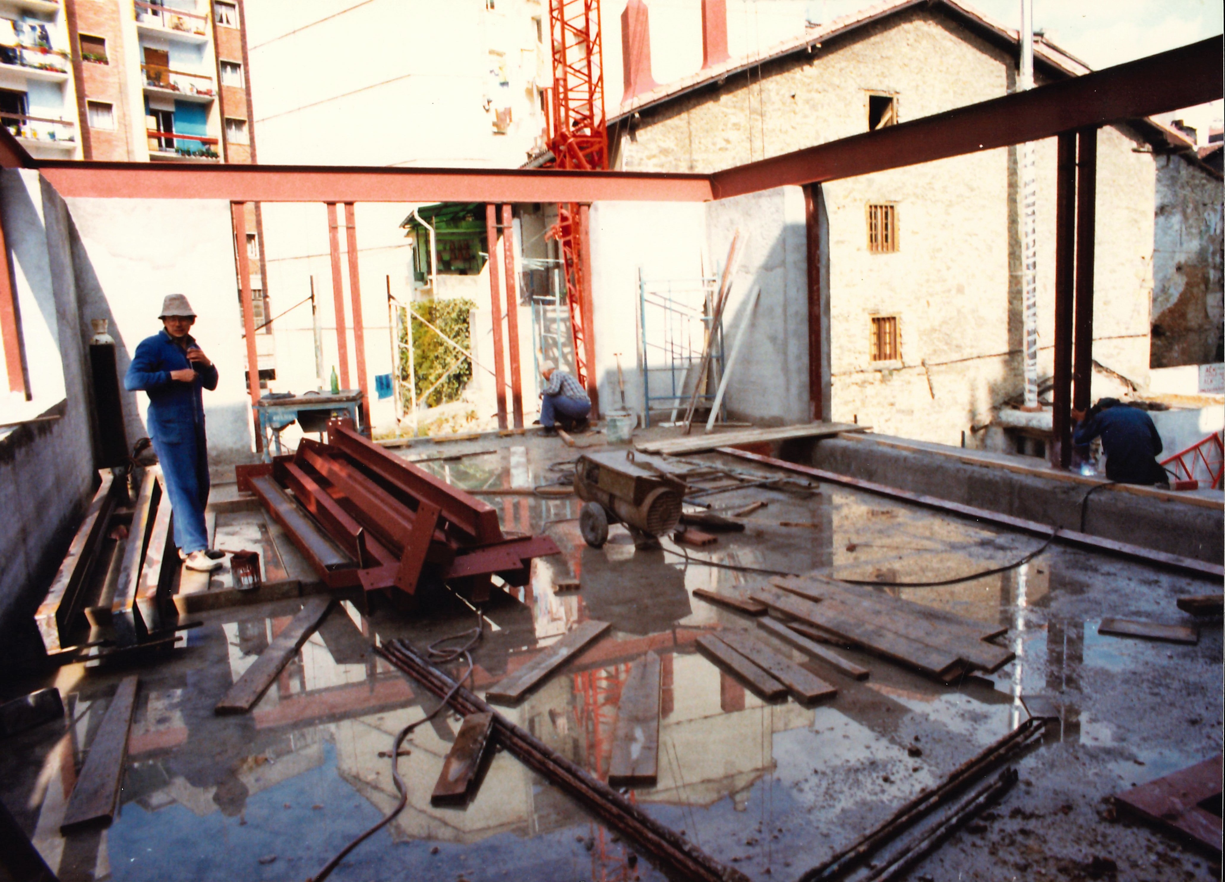 Obras de la biblioteca en el Palacio Marqués de Valdespina (parte superior). Liburutegiko obrak Baldespina Markesa jauregian (goiko aldea).