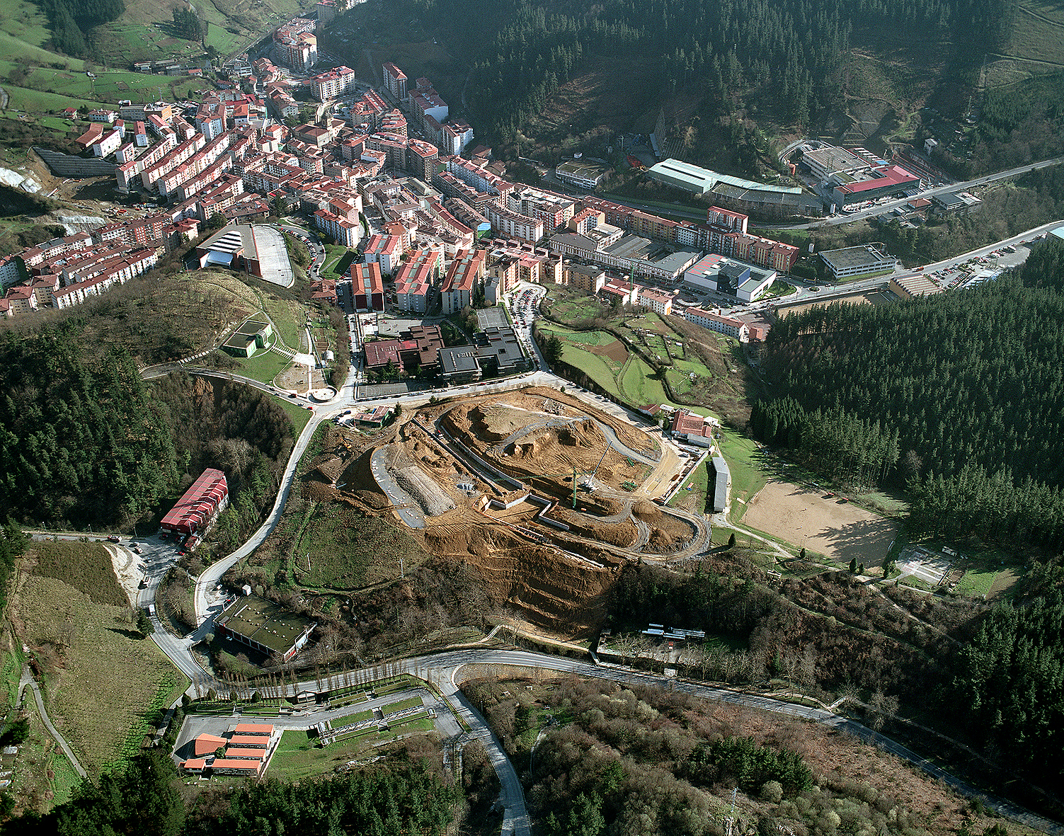 Obras del complejo deportivo de Betiondo