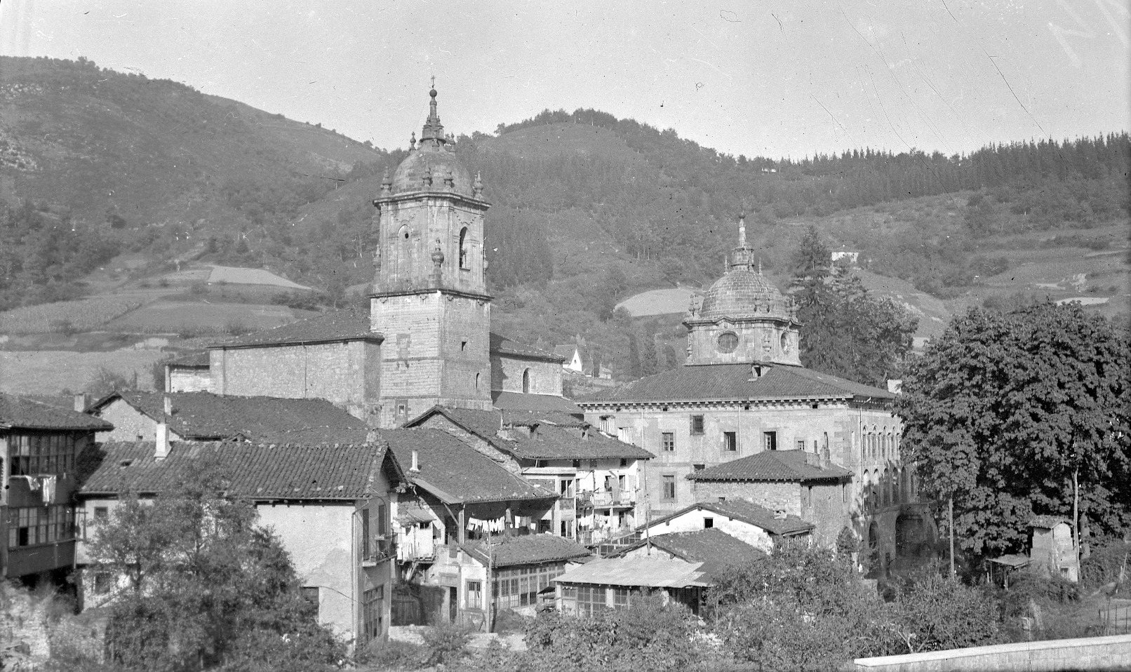 Palacio del marqués de Valdespina y torre parroquial