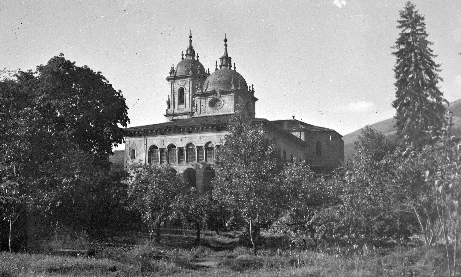 Palacio del marqués de Valdespina y torre parroquial