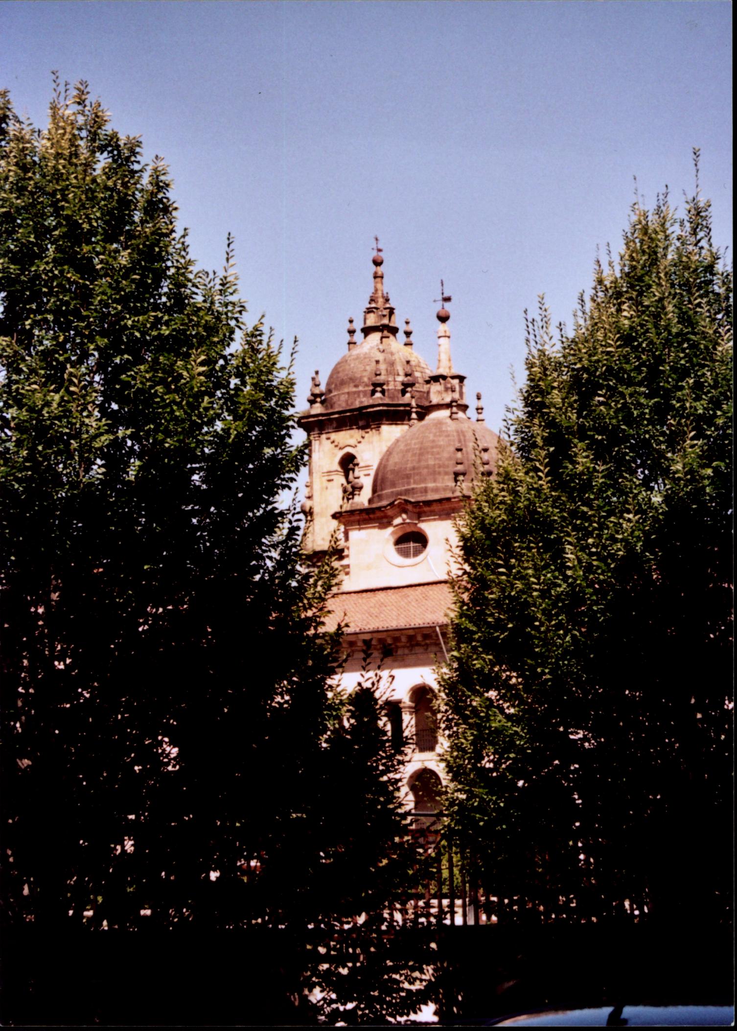 Palacio e iglesia