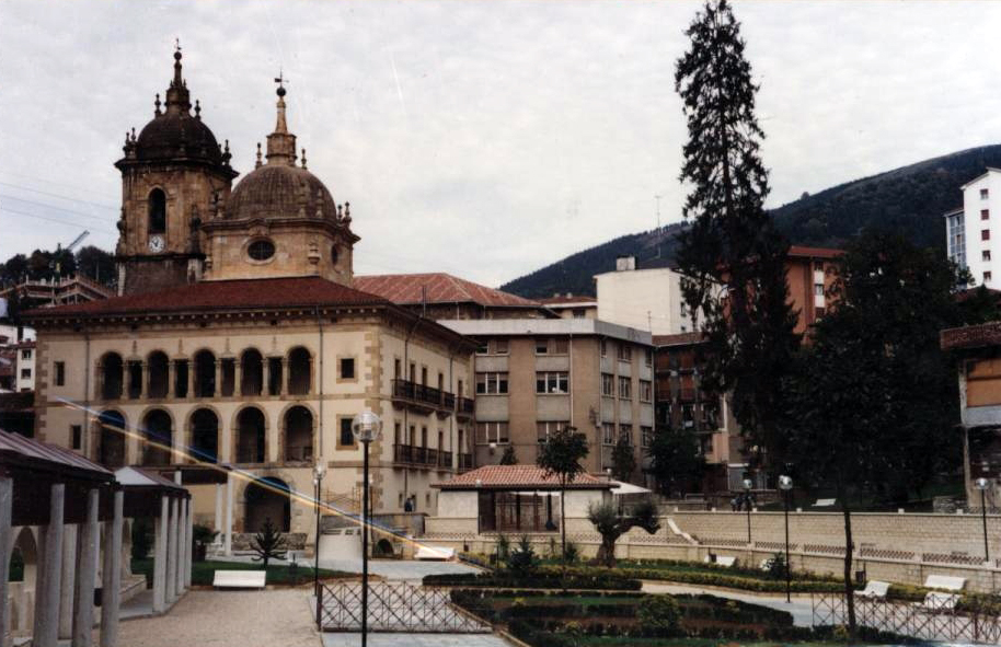 Parte trasera del Ayuntamiento Parte trasera del Ayuntamiento