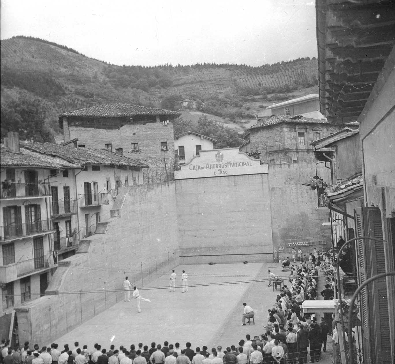 Partido de pelota en el frontón