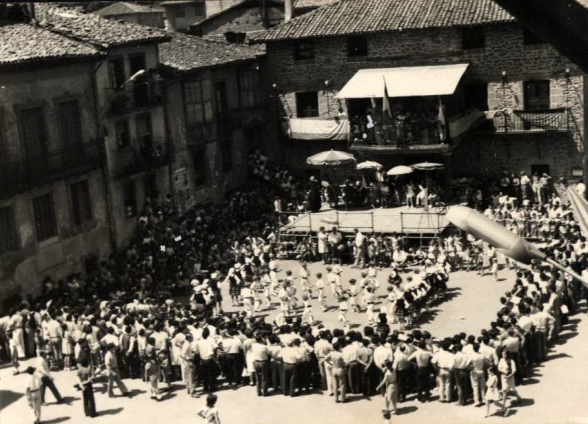 Plaza de Cardenal orbe, día de los abuelos