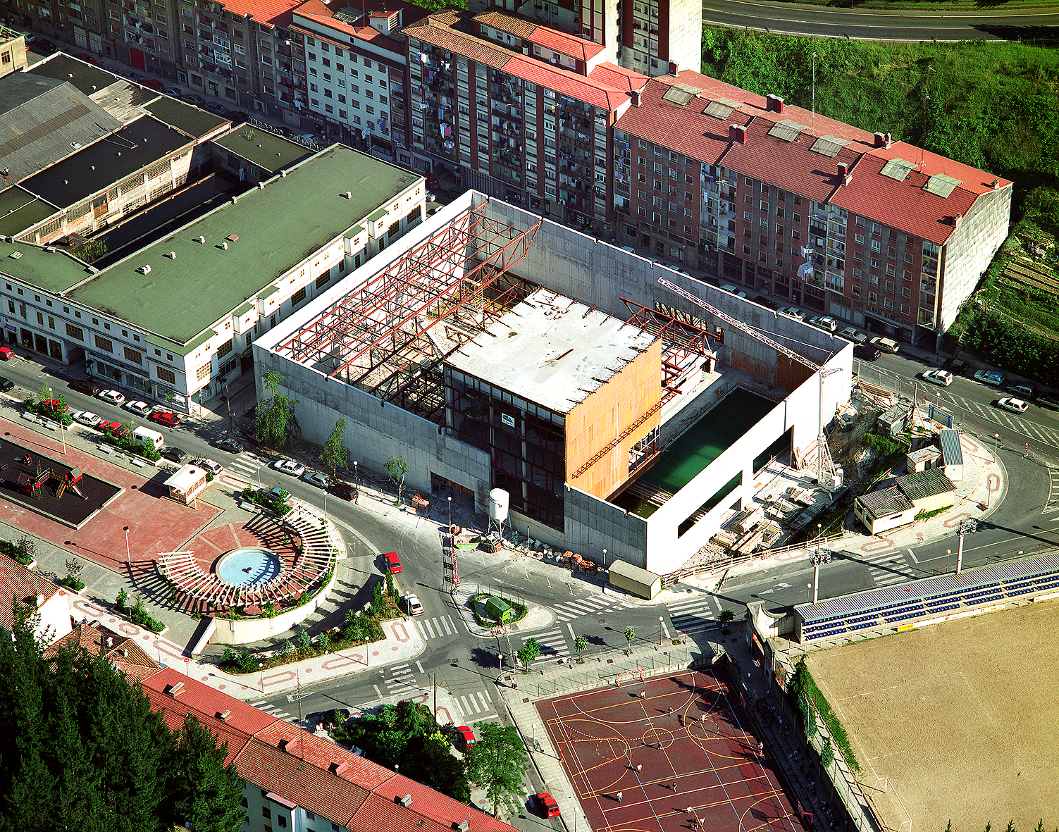 Reconstrucción del polideportivo