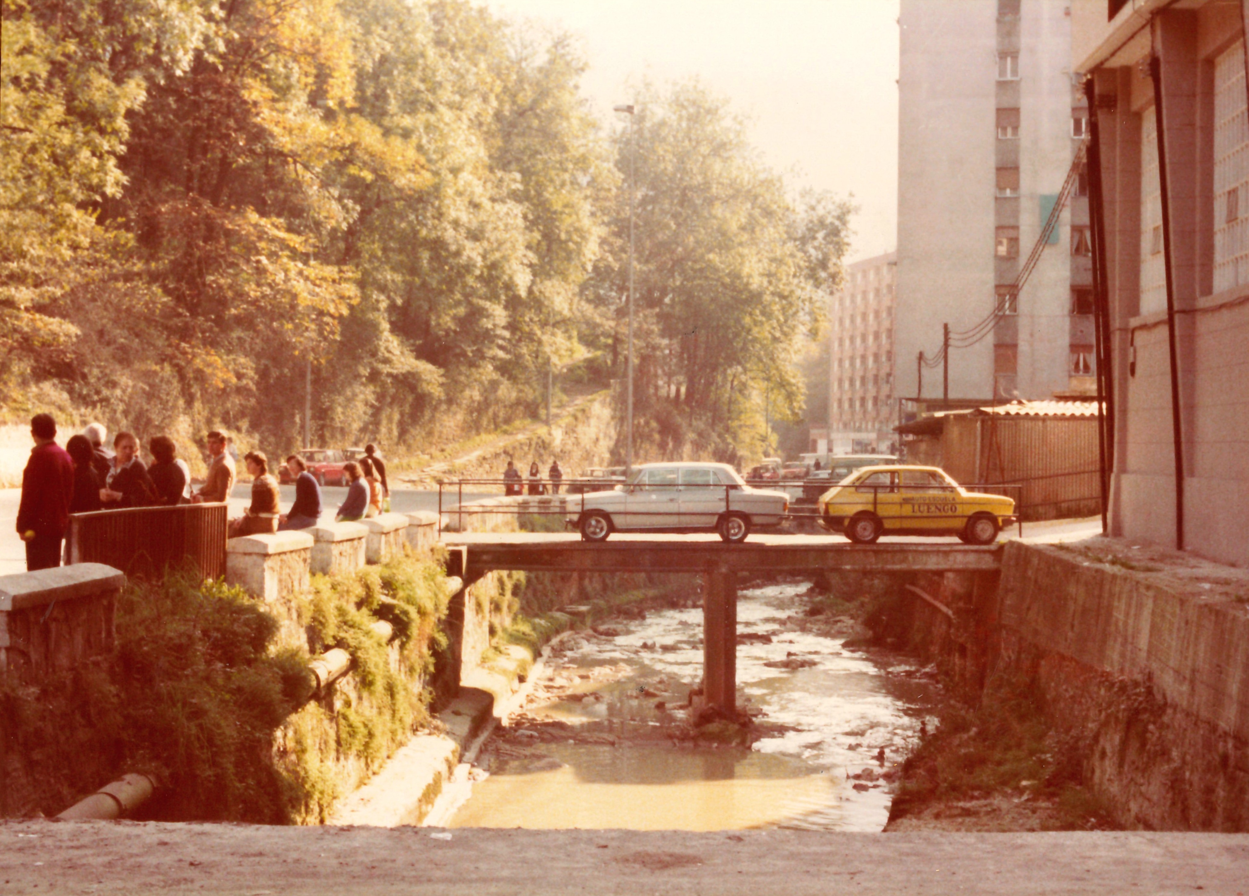 Río y puente. Erreka eta Zubia