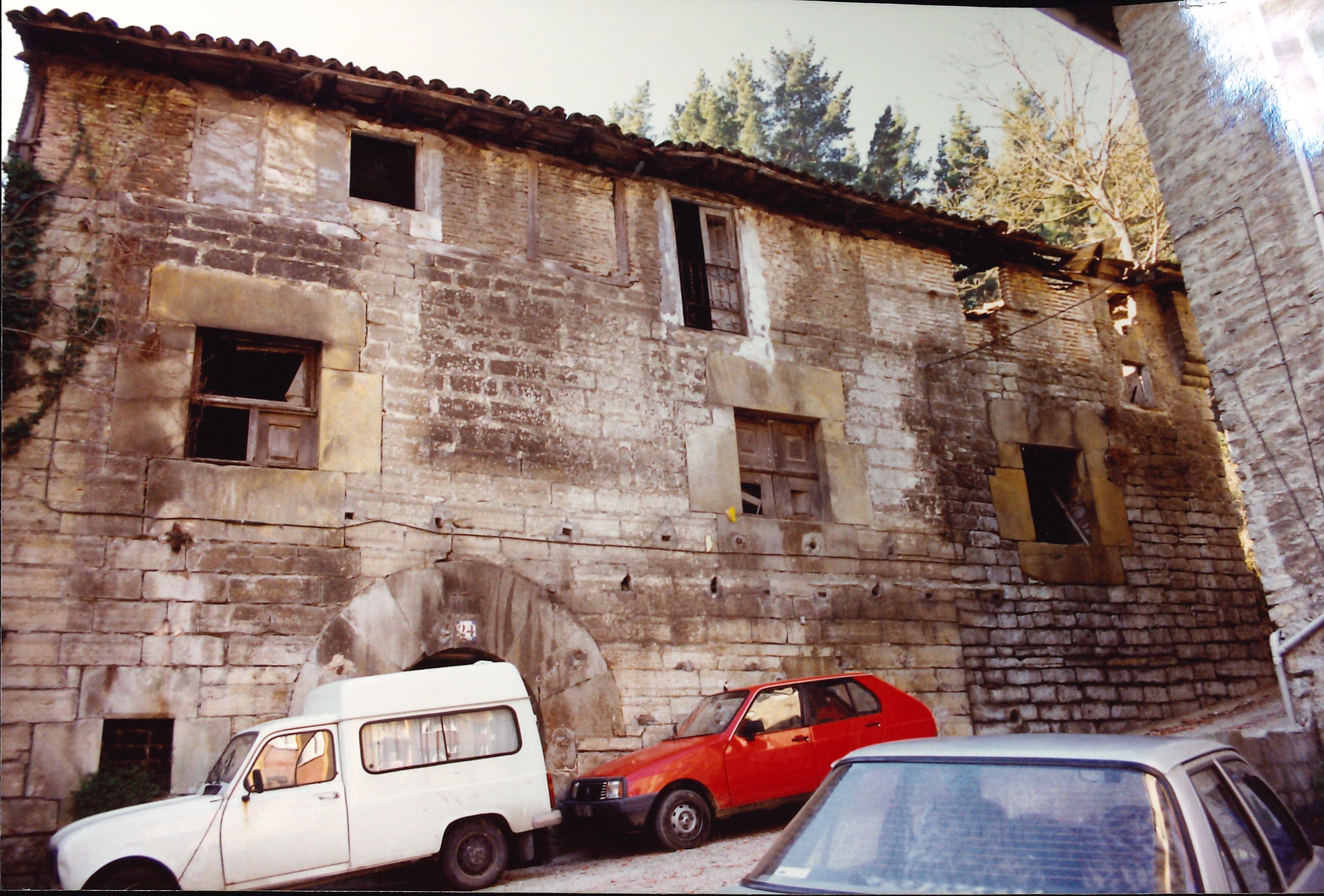 Torreta fachada principal (ubicada en el barrio de Kaltxango). Torretako fatxada printzipala (Kaltxango auzoan kokatuta).