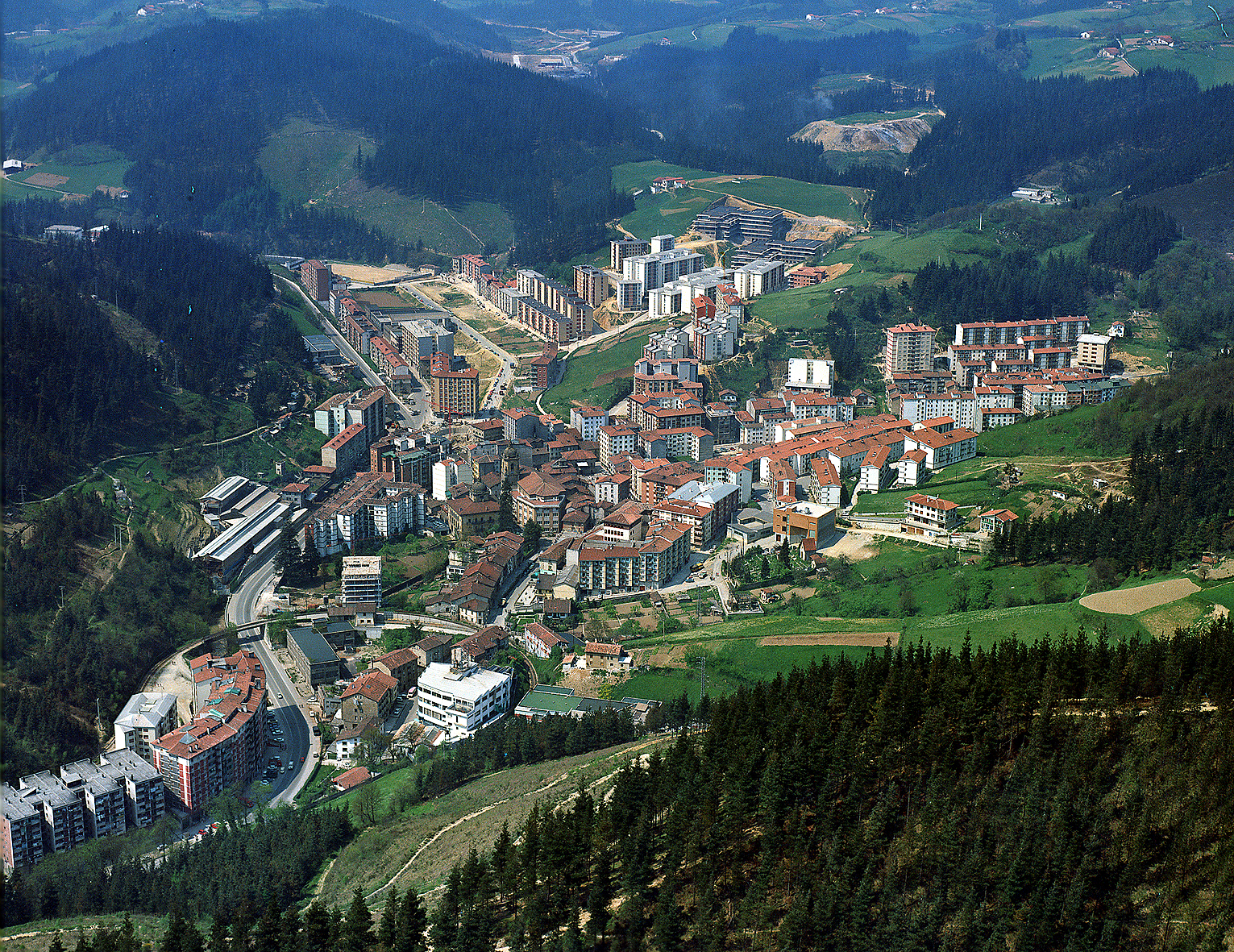 Vista general de Abeletxe, huertas de San Pelayo, Ongarai en construcción