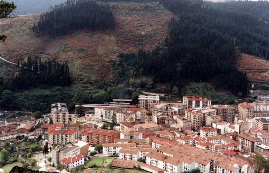 Vista general desde enfrente de Ureta Vista general desde enfrente de Ureta
