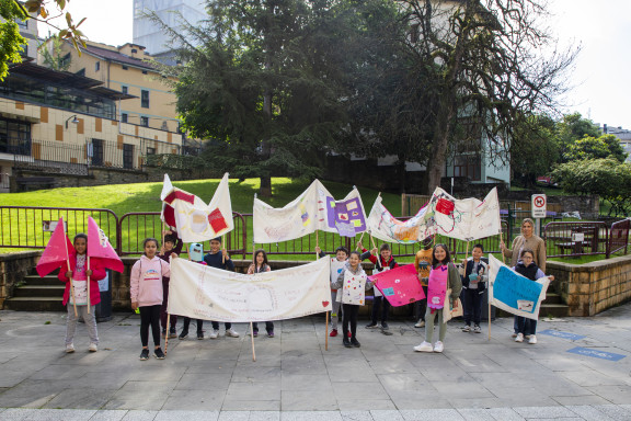 Taldeko argazkia, Ermuko Haurren Kontseilua 2024/2025 | Consejo de la Infancia de Ermua 2024/2025, foto de grupo